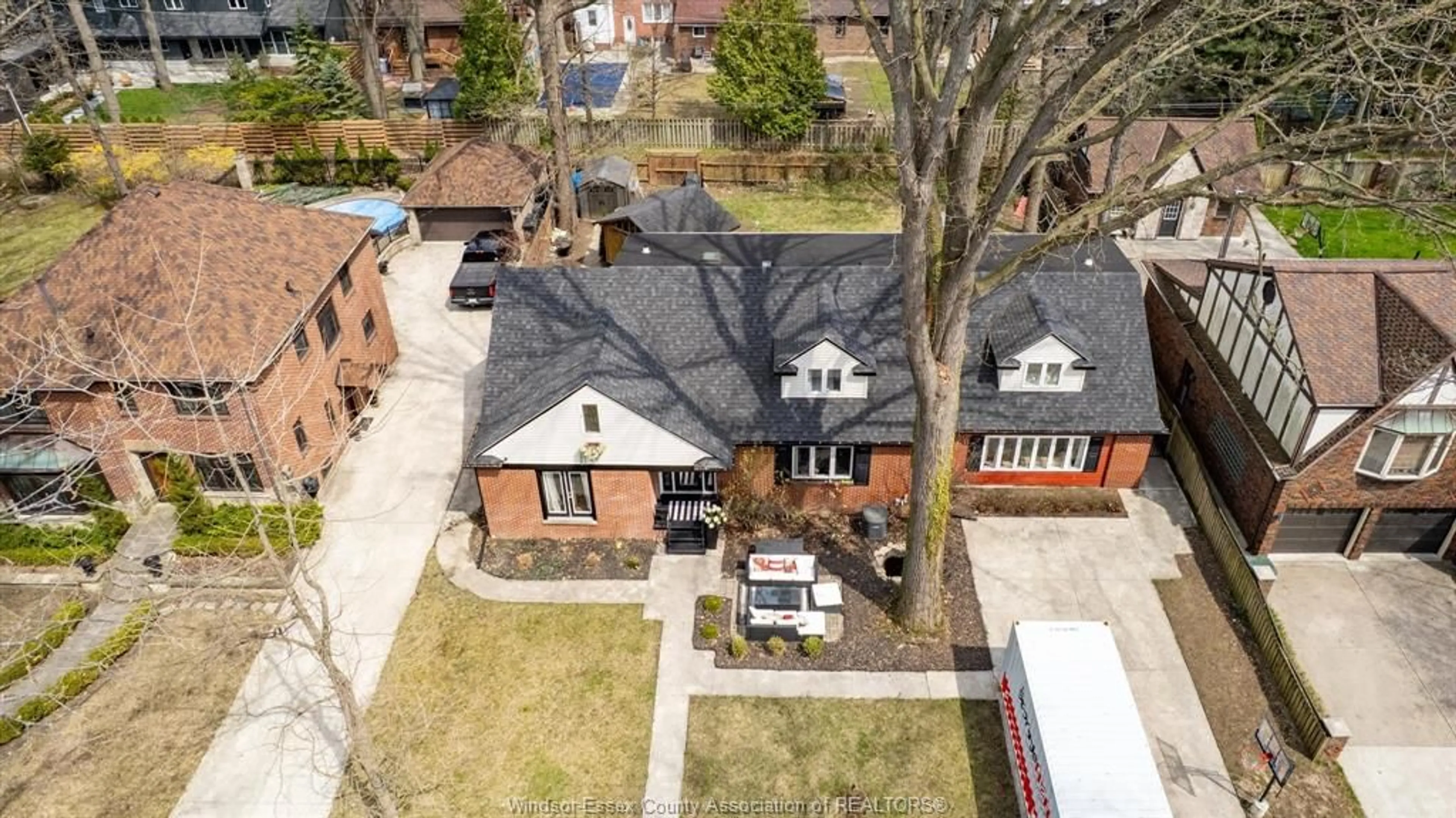 A pic from outside/outdoor area/front of a property/back of a property/a pic from drone, street for 2464 GLADSTONE, Windsor Ontario N8W 2P2