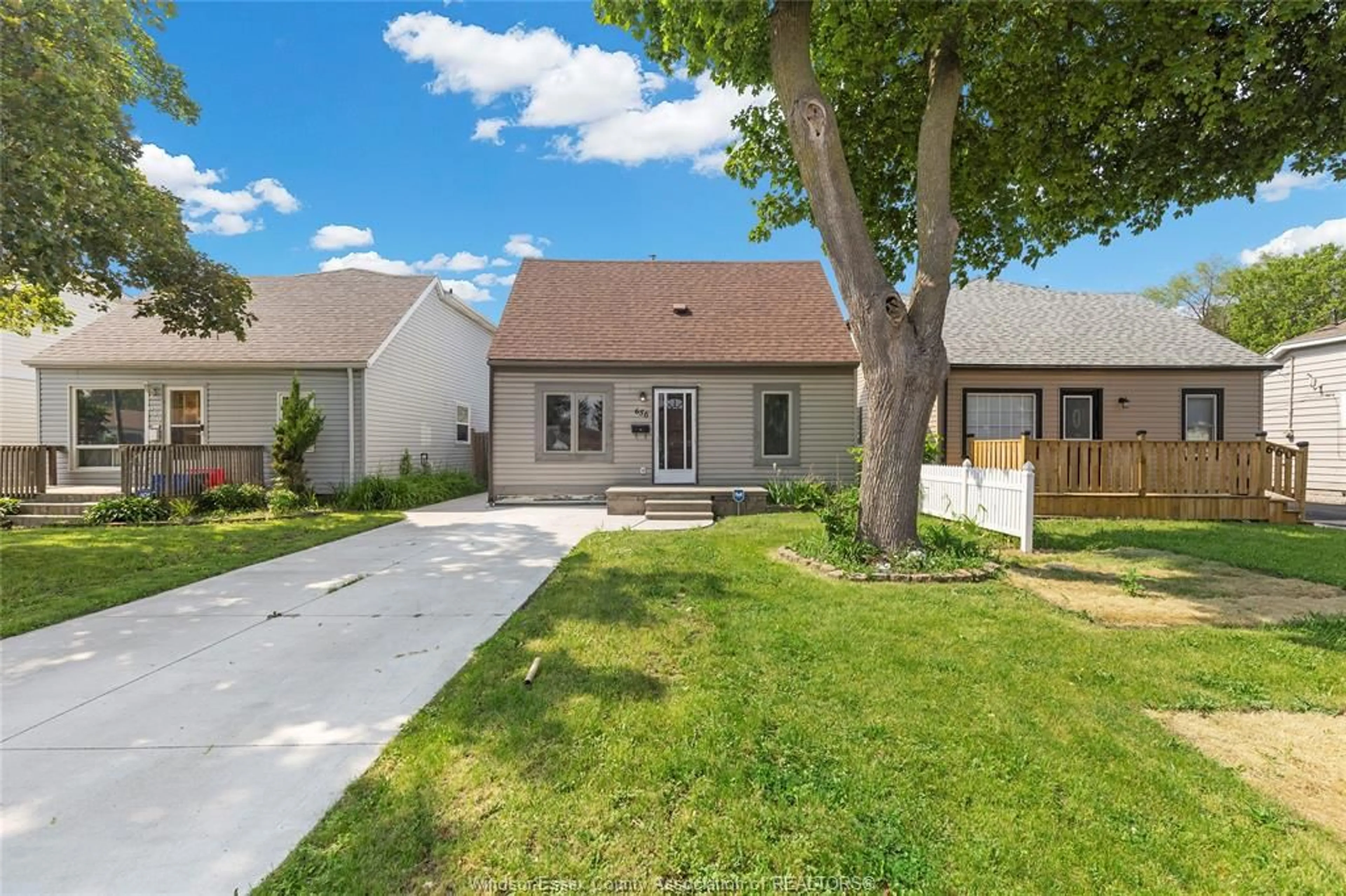 A pic from outside/outdoor area/front of a property/back of a property/a pic from drone, street for 656 CHARLOTTE, Windsor Ontario N8X 3A5