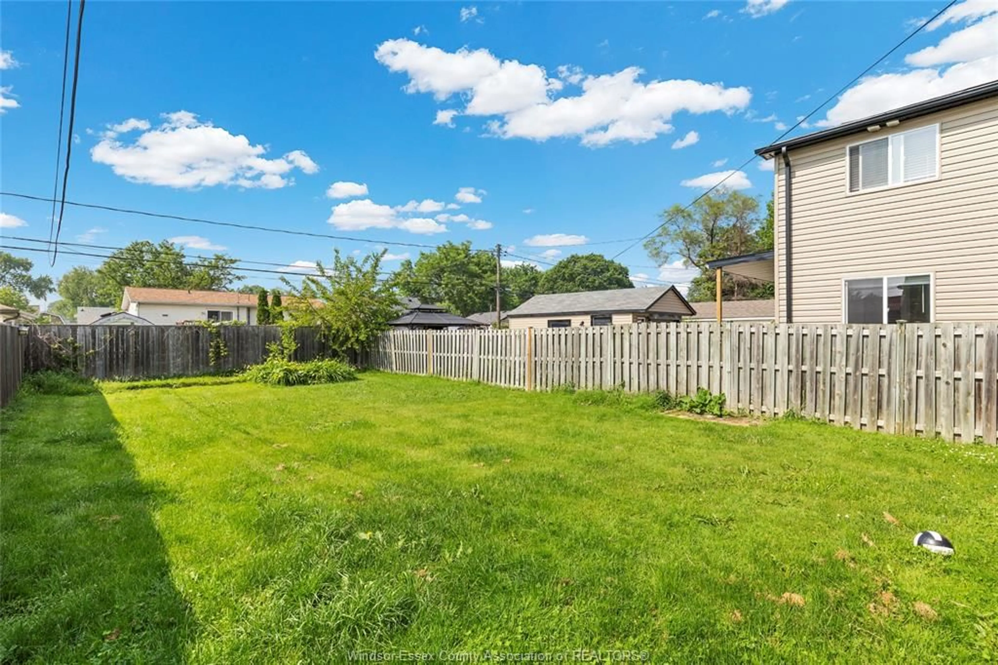 Patio, street for 656 CHARLOTTE, Windsor Ontario N8X 3A5