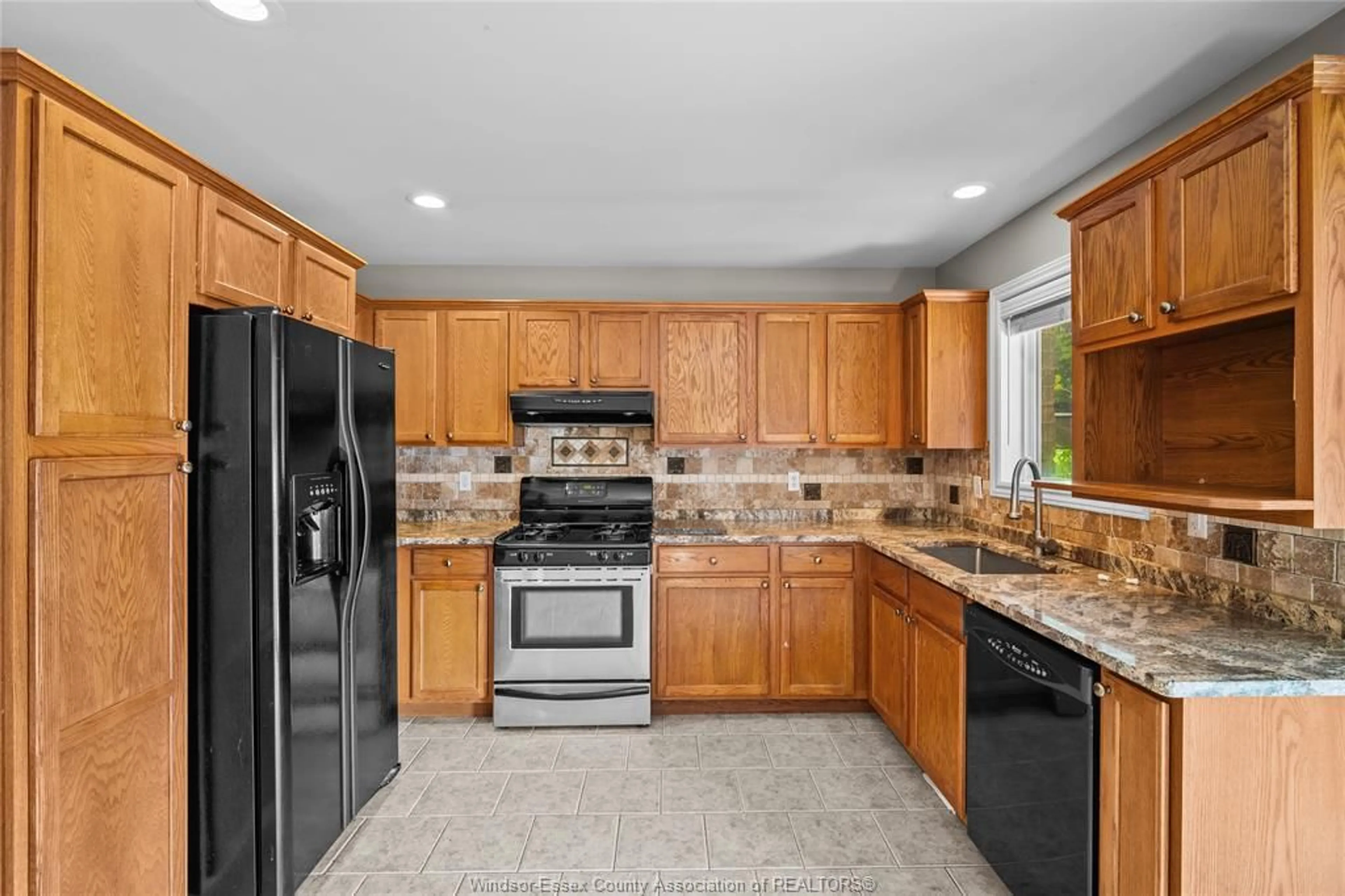Standard kitchen, ceramic/tile floor for 4259 Canberra Avenue, Windsor Ontario N9G 3E5
