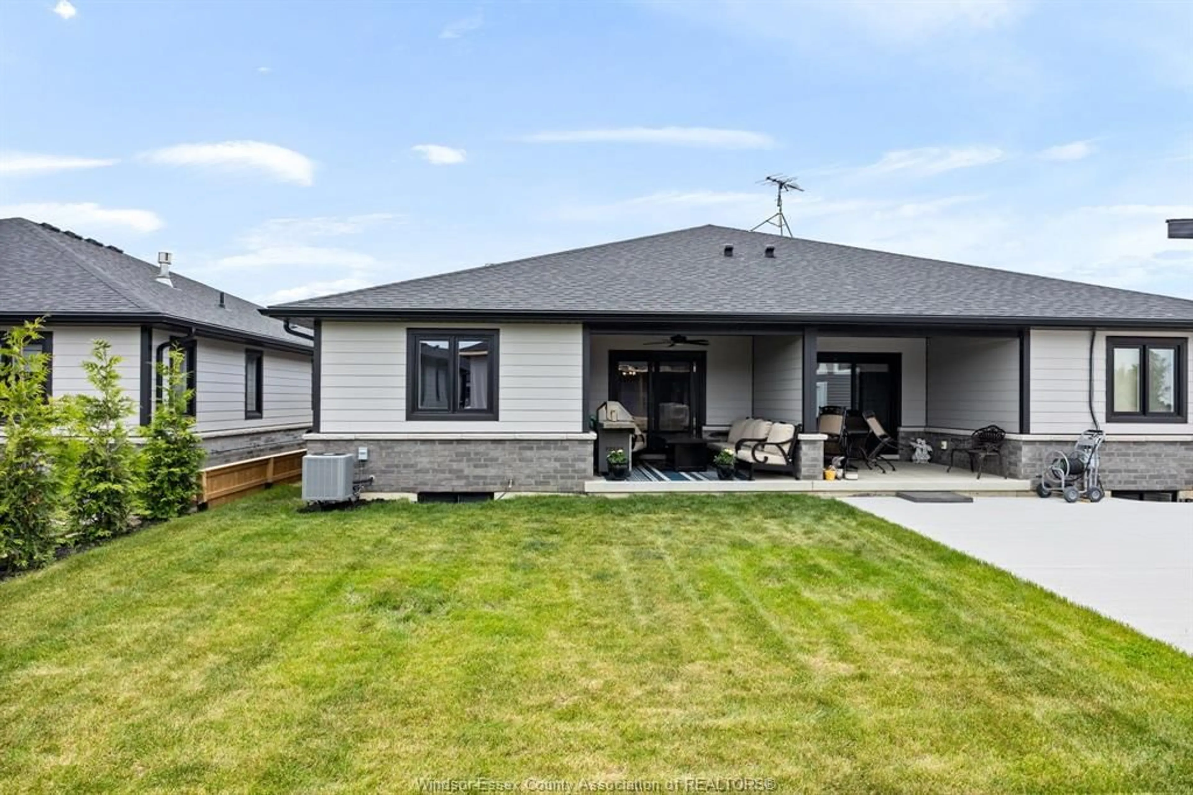 Home with vinyl exterior material, unknown for 76 MCKENZIE, Essex Ontario N0R 1G0