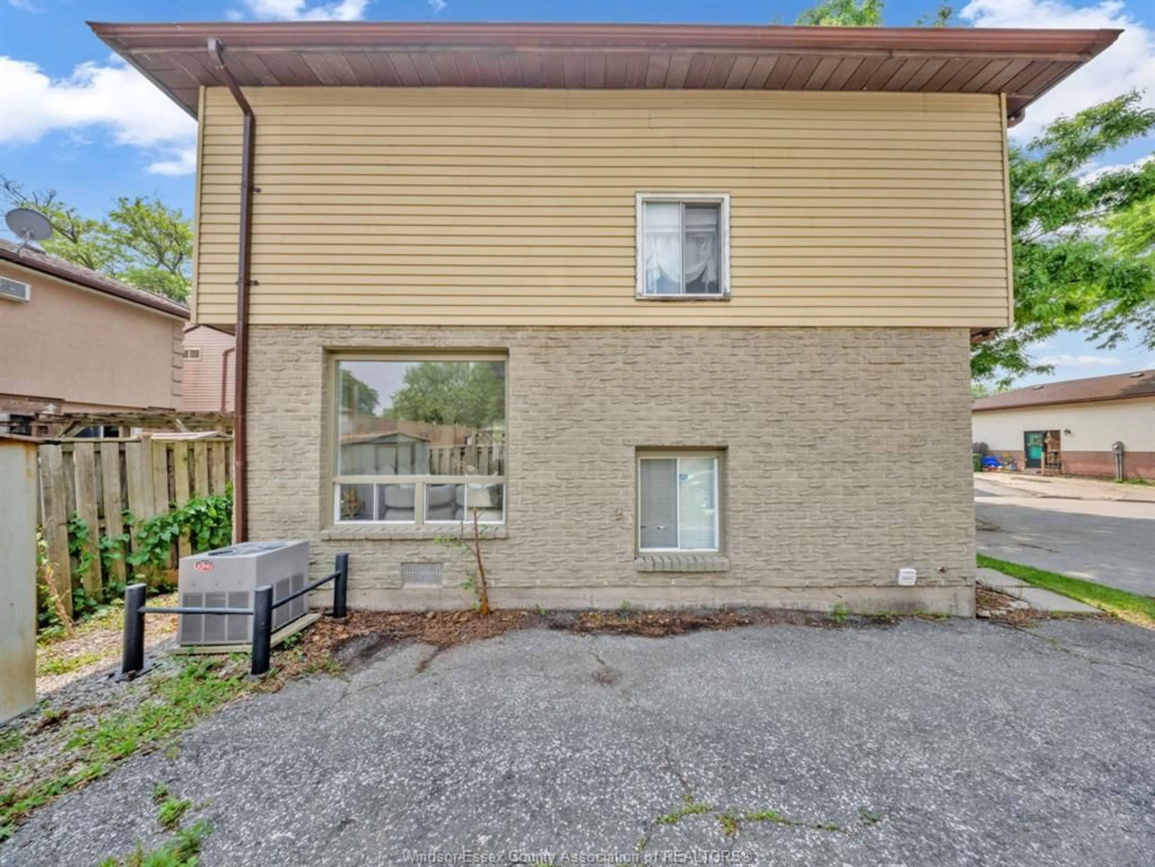Unknown for 1196 HEATHFIELD, Windsor Ontario N8S 4N9