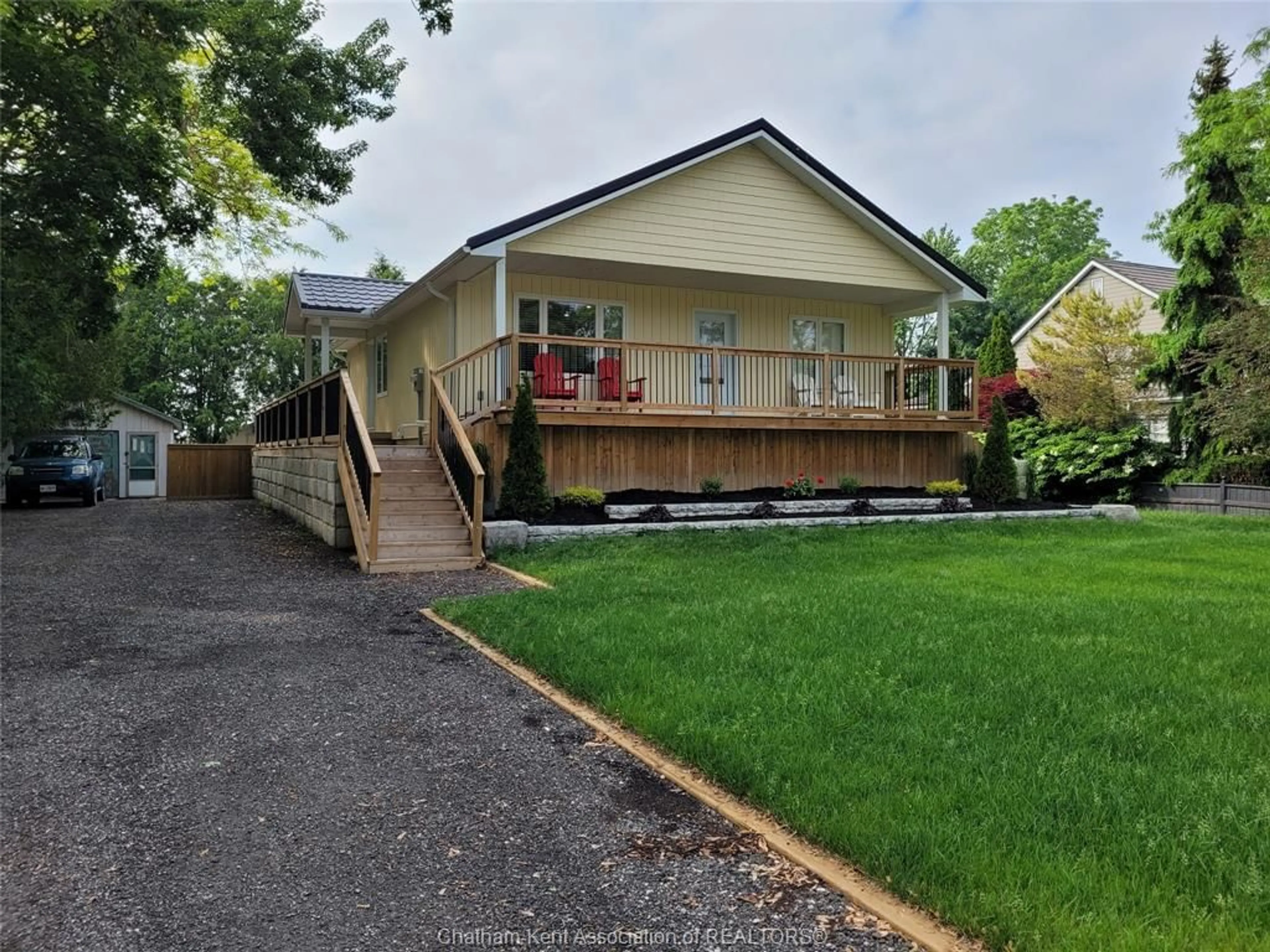 A pic from outside/outdoor area/front of a property/back of a property/a pic from drone, street for 13355 JANE St, Thamesville Ontario N0P 2K0