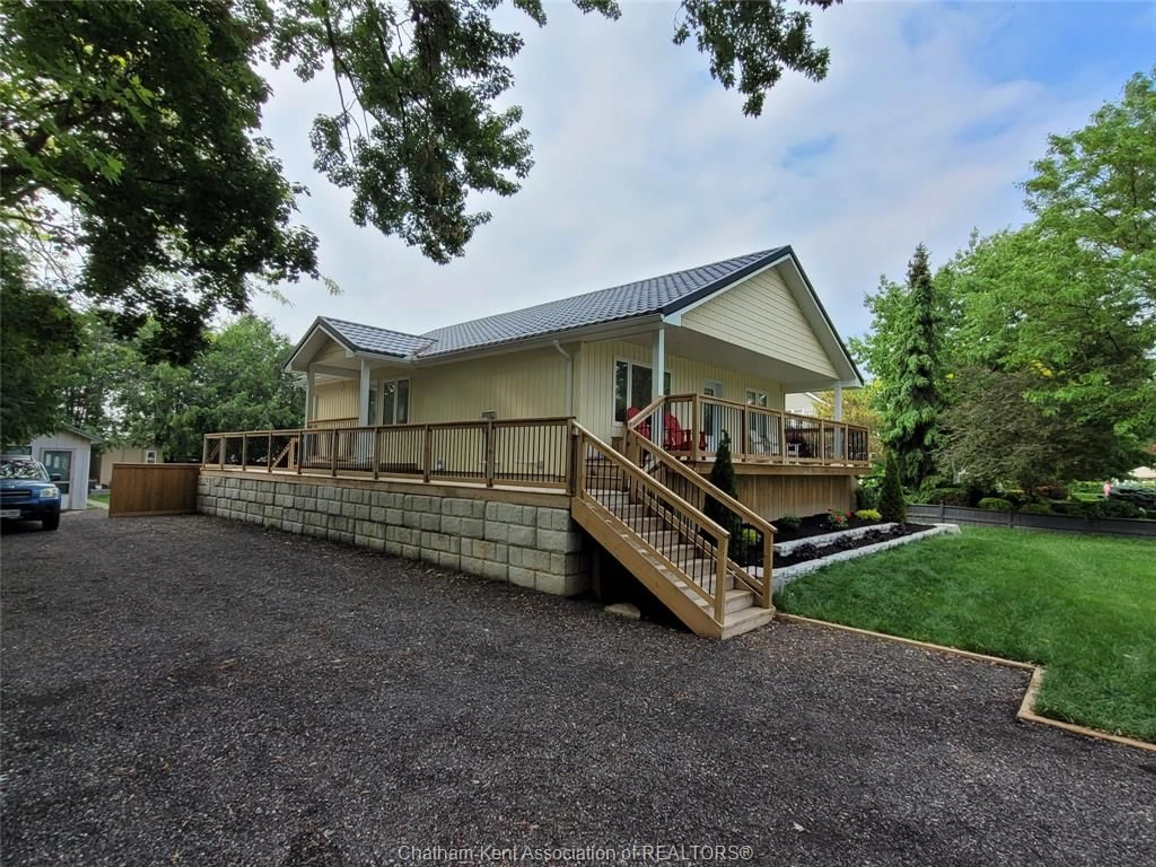 A pic from outside/outdoor area/front of a property/back of a property/a pic from drone, unknown for 13355 JANE St, Thamesville Ontario N0P 2K0