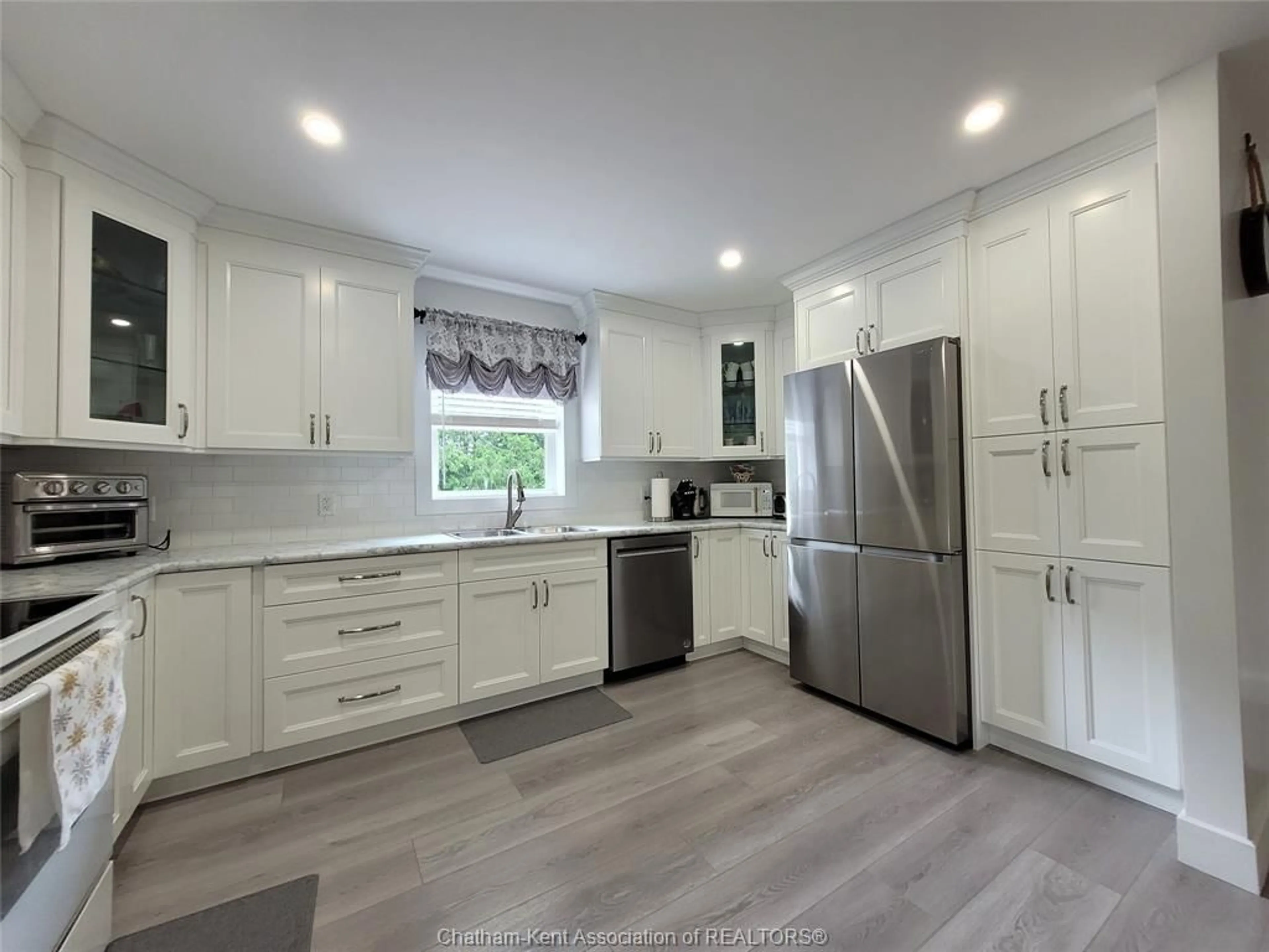 Open concept kitchen, unknown for 13355 JANE St, Thamesville Ontario N0P 2K0