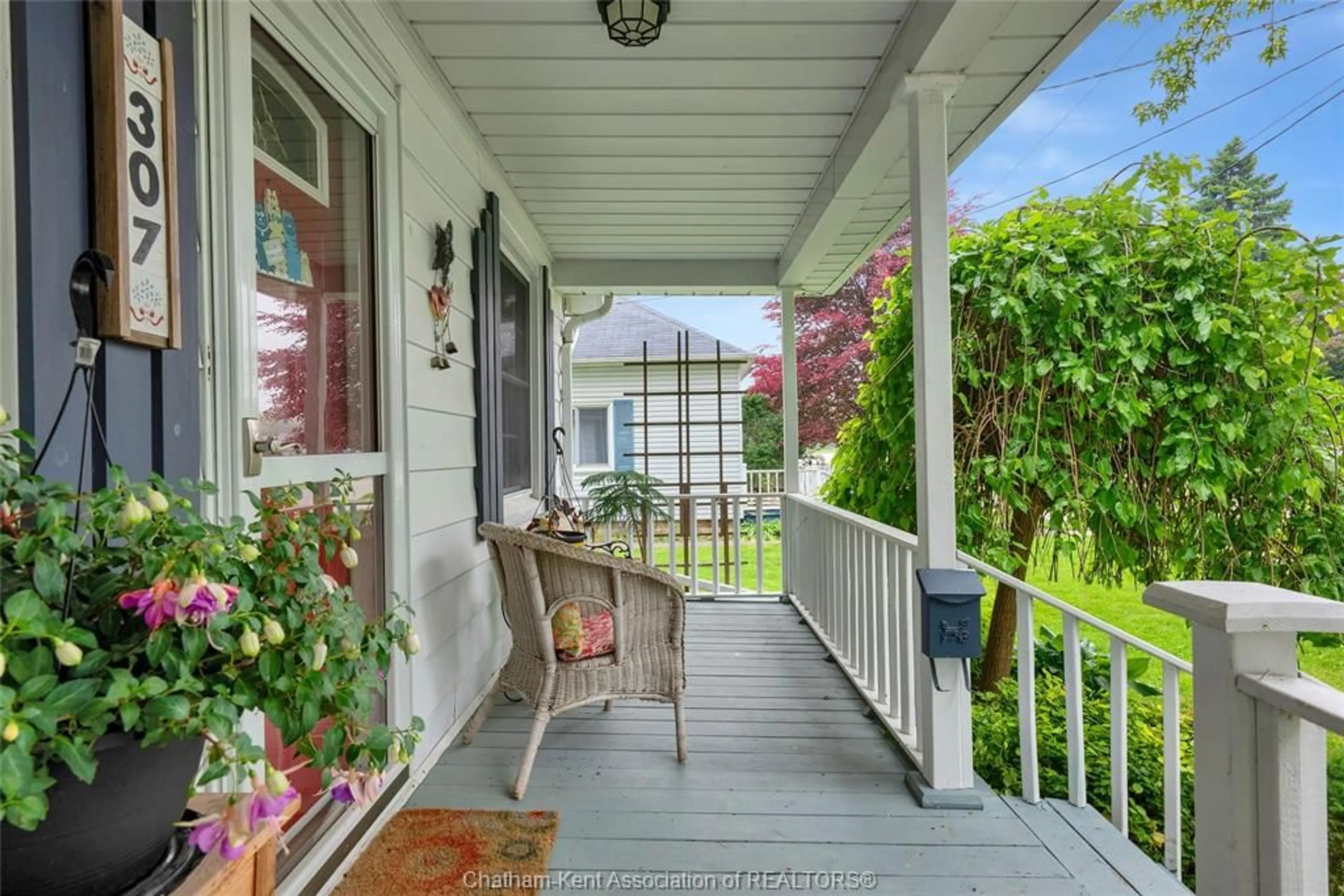 Patio, street for 307 EARL St, Wallaceburg Ontario N8A 1C9