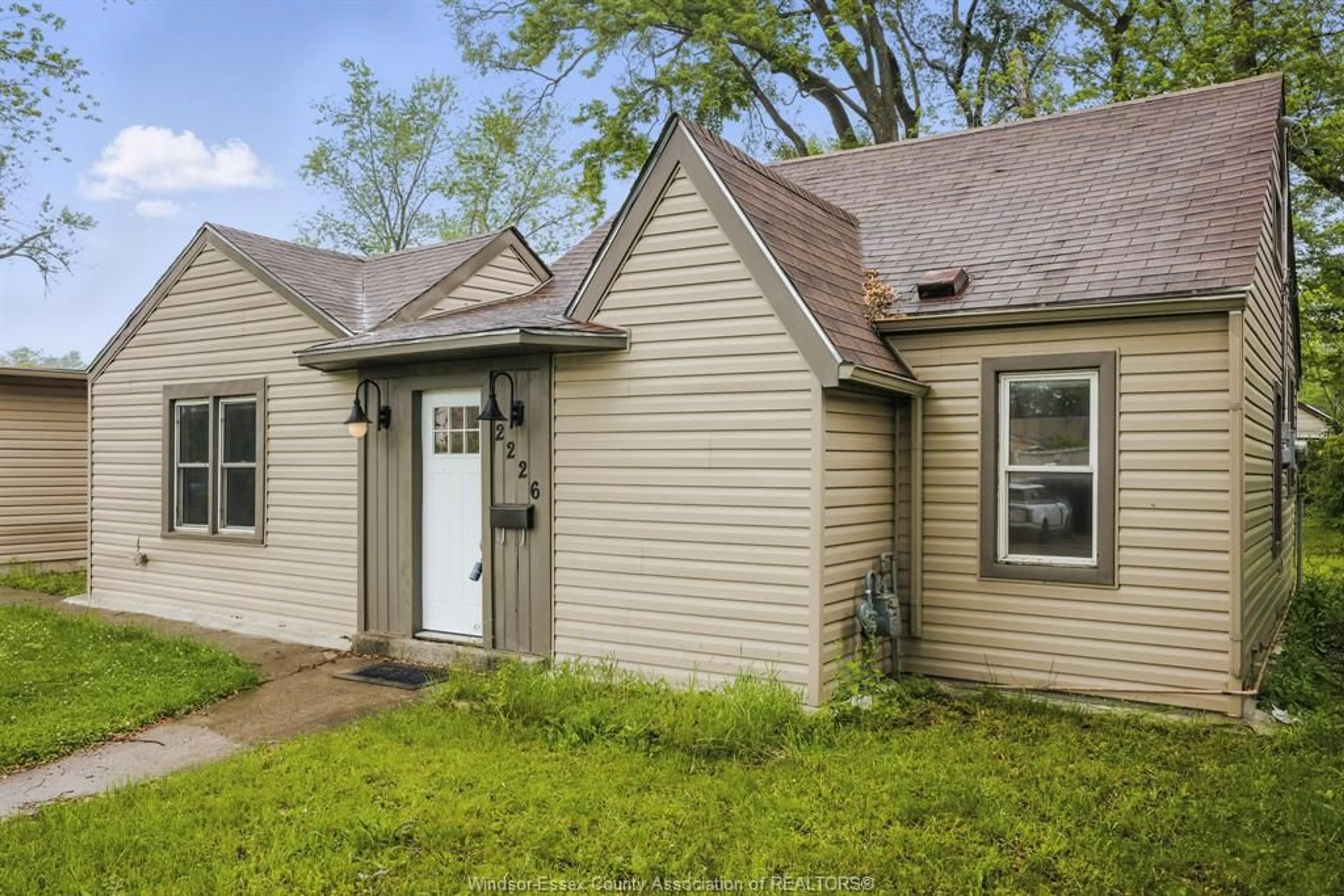 Home with vinyl exterior material, street for 2226 JANETTE Ave, Windsor Ontario N8X 1Z8