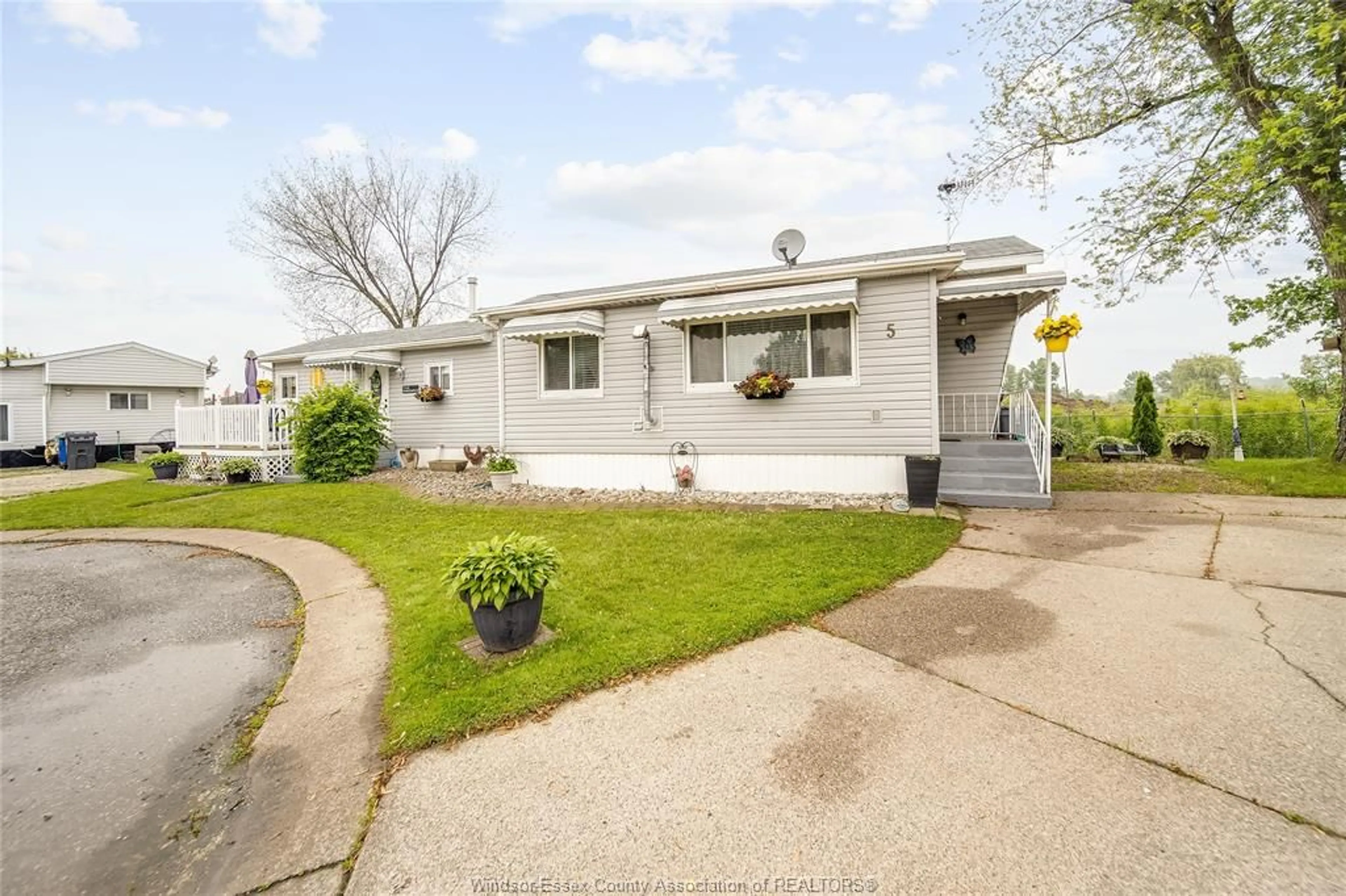 Home with vinyl exterior material, street for 5 ELM Crt, McGregor Ontario N0R 1J0