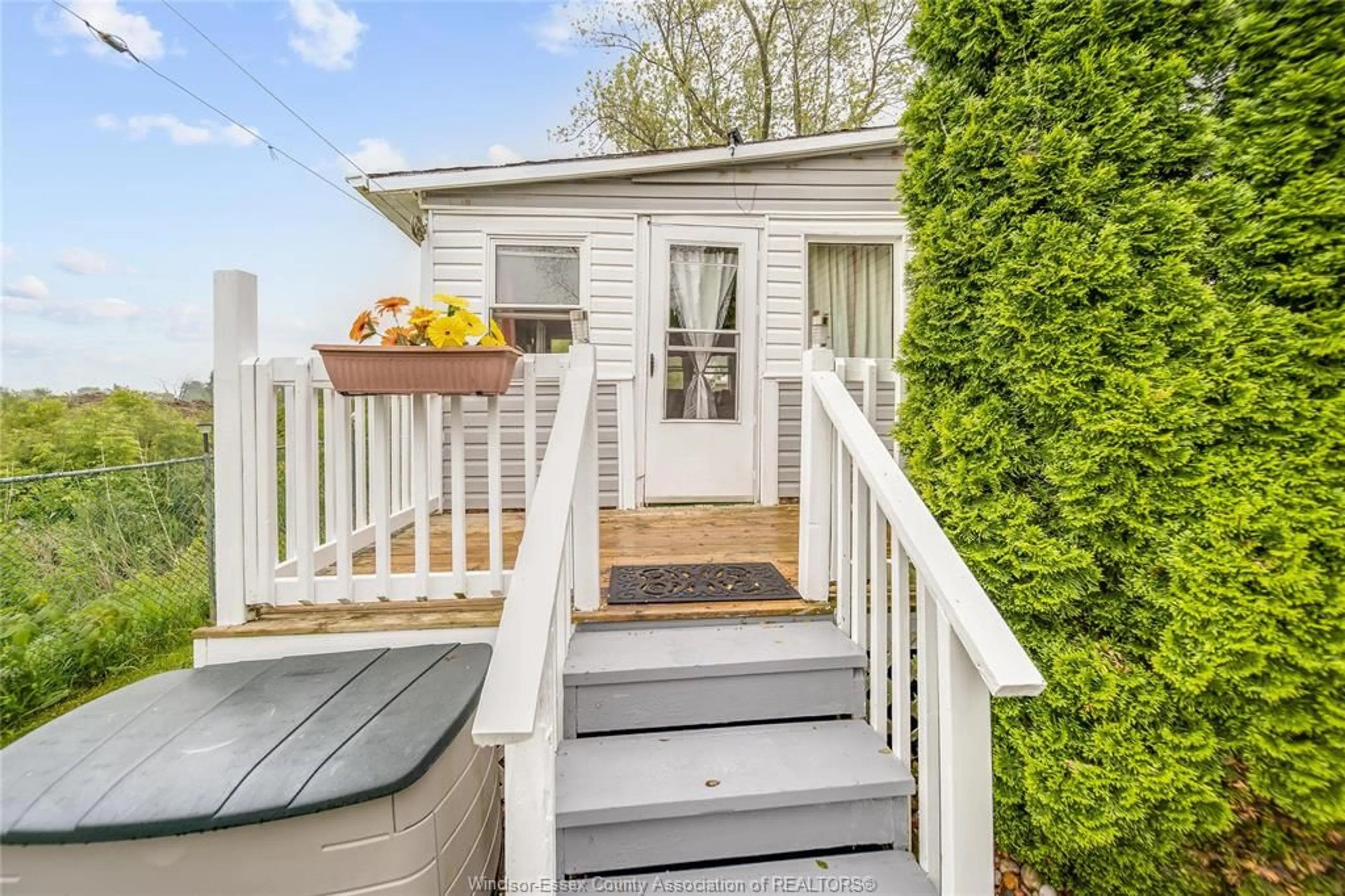 Unknown for 5 ELM Crt, McGregor Ontario N0R 1J0