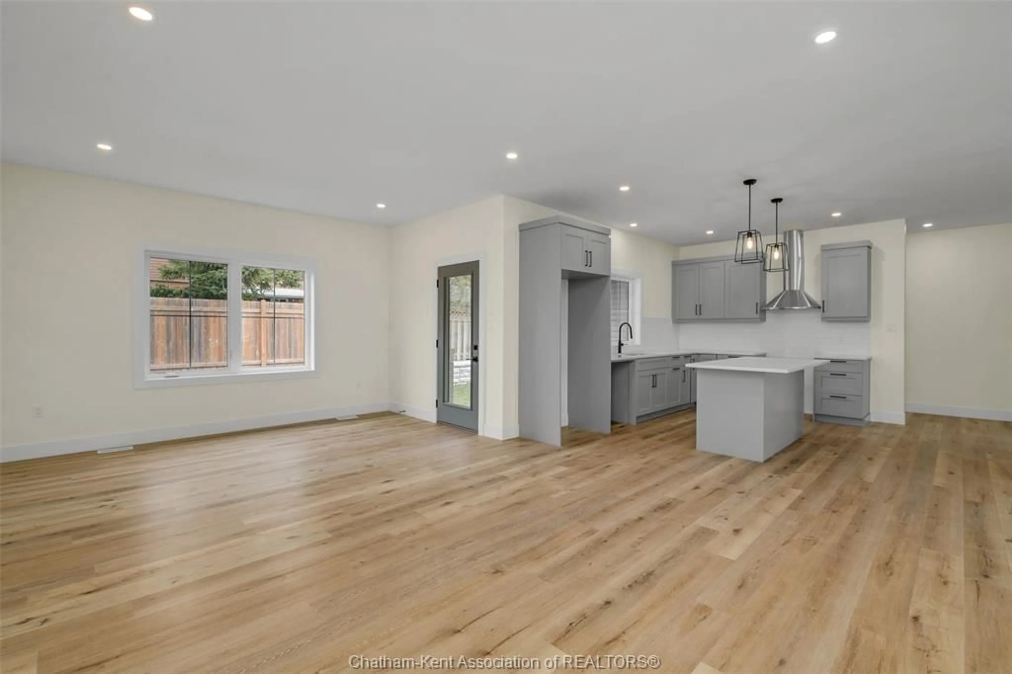 Open concept kitchen, wood/laminate floor for 11 Rosewood Cres, Chatham Ontario N7M 0V4