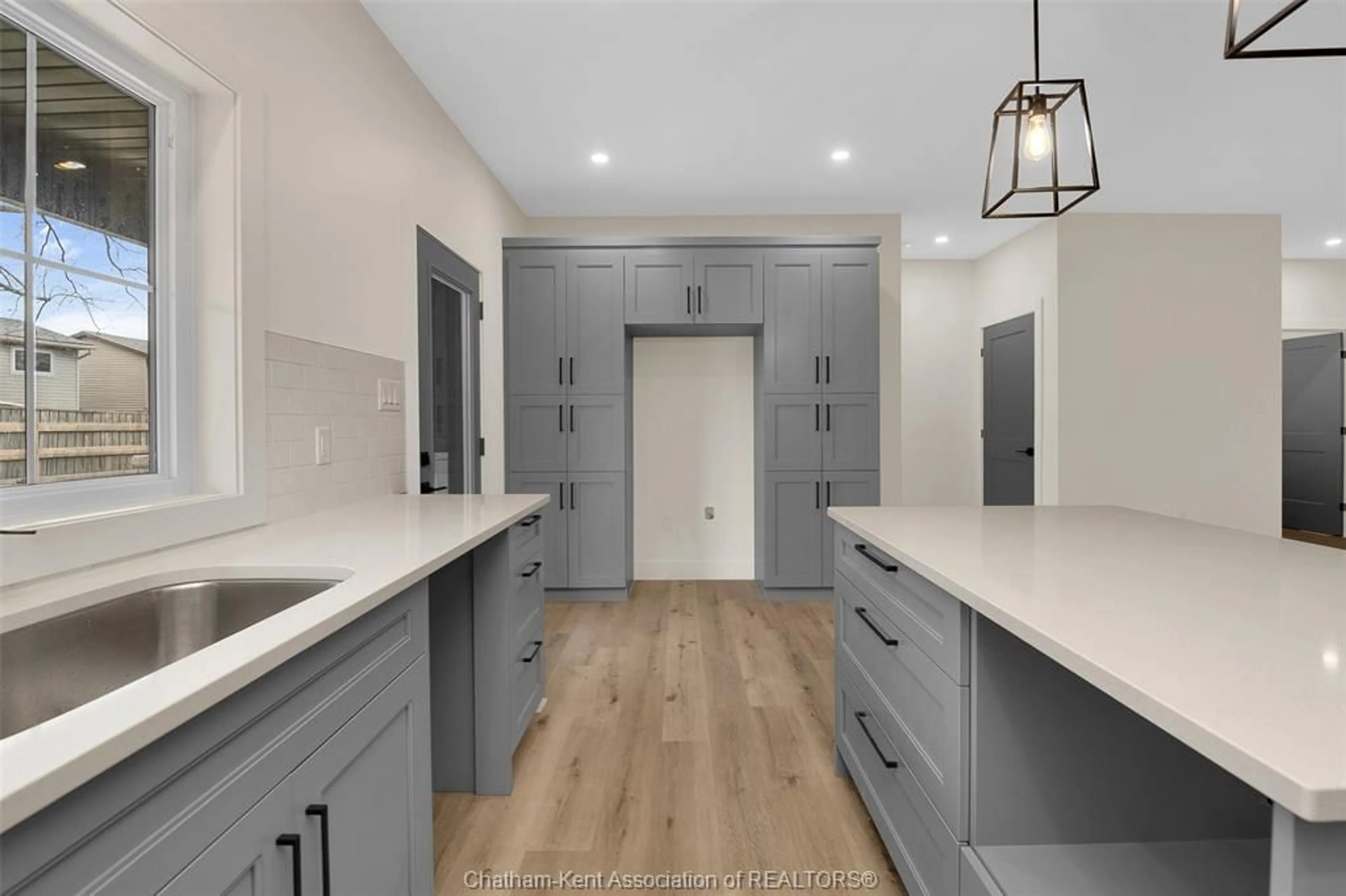 Open concept kitchen, unknown for 19 Rosewood Cres, Chatham Ontario N7M 0V4
