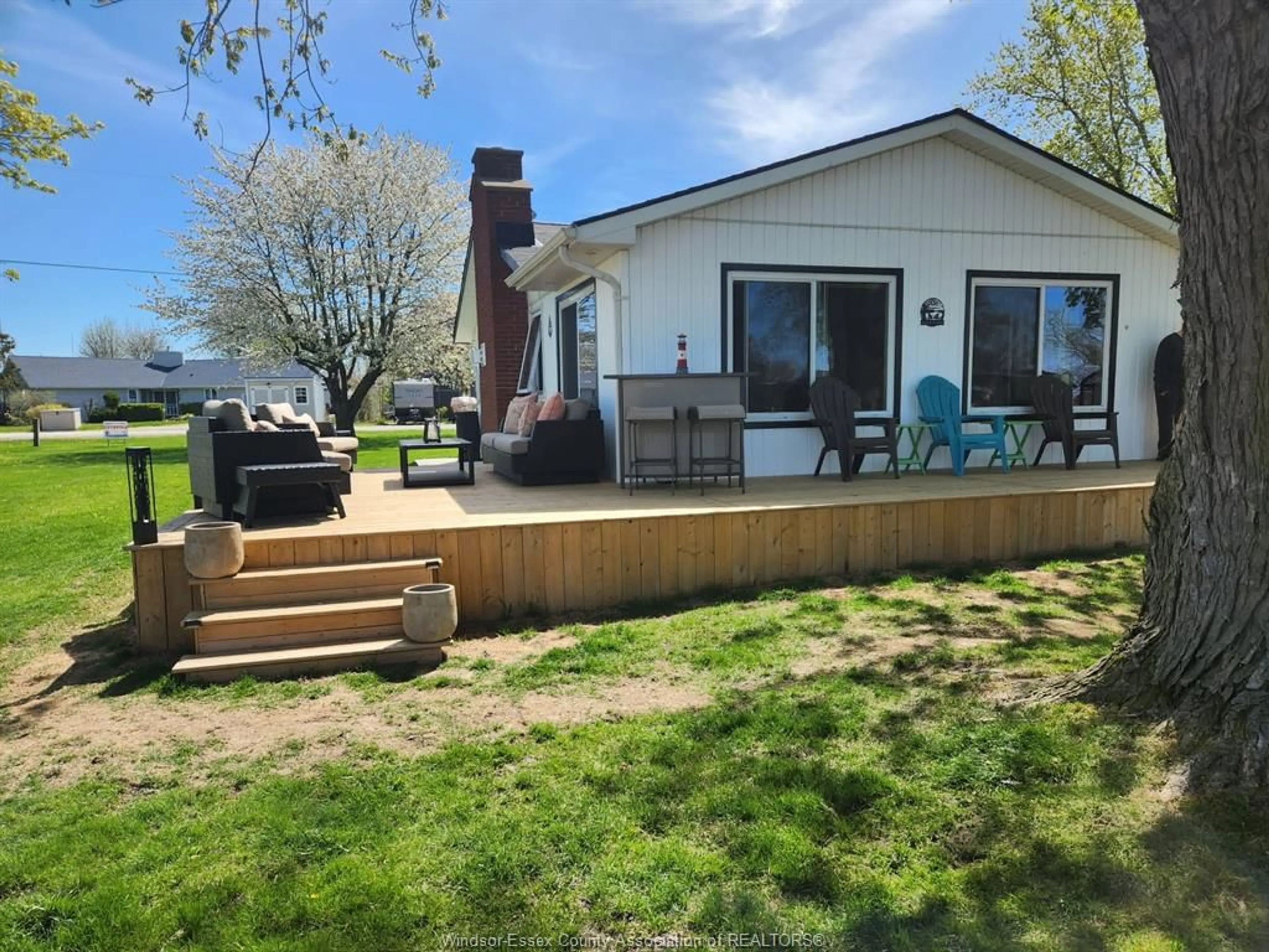A pic from outside/outdoor area/front of a property/back of a property/a pic from drone, water/lake/river/ocean view for 845 REAUME Dr, Tilbury North Ontario N0P 2L0