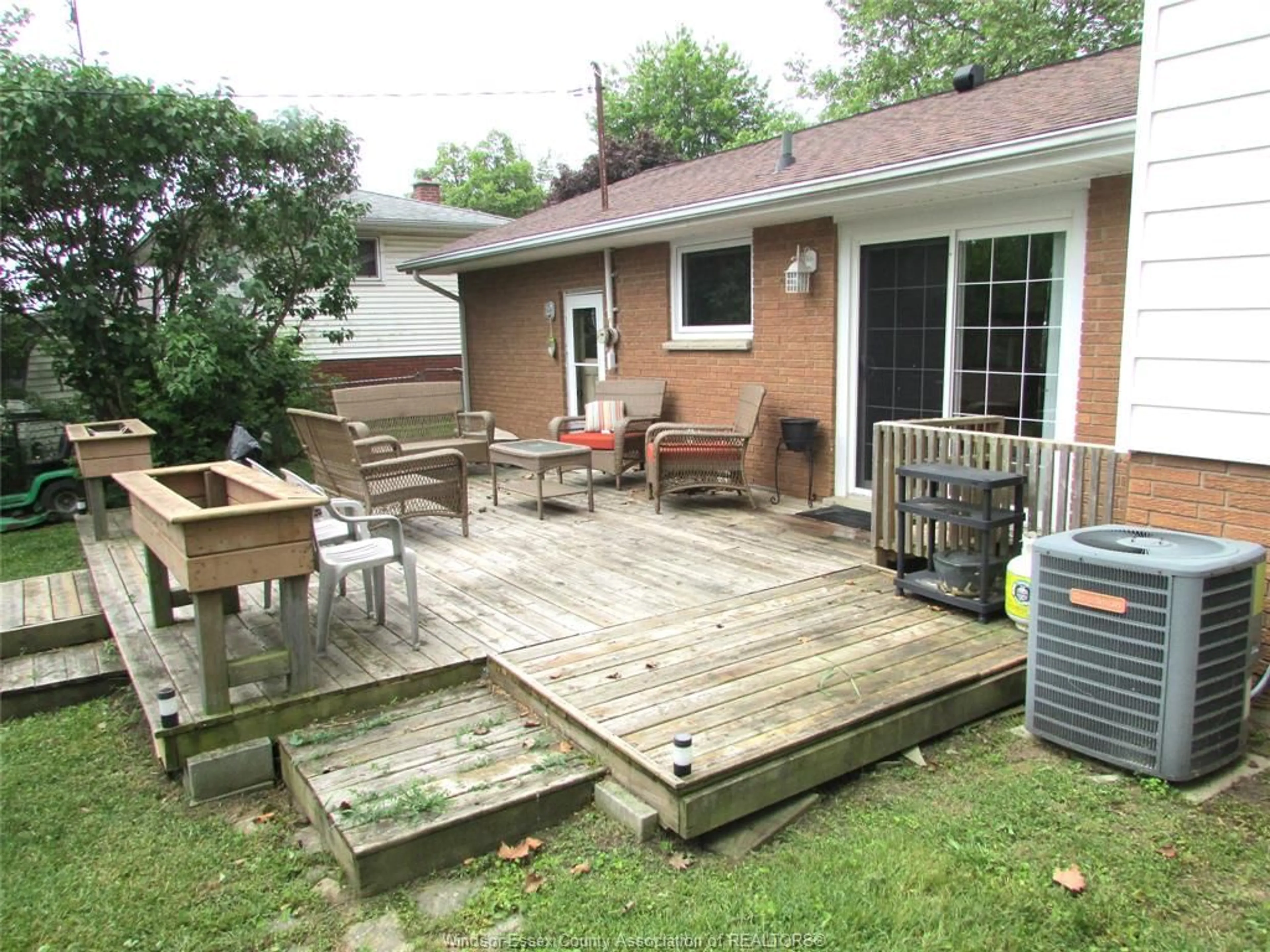 Patio, street for 140 Danforth Ave, Leamington Ontario N8H 2R2