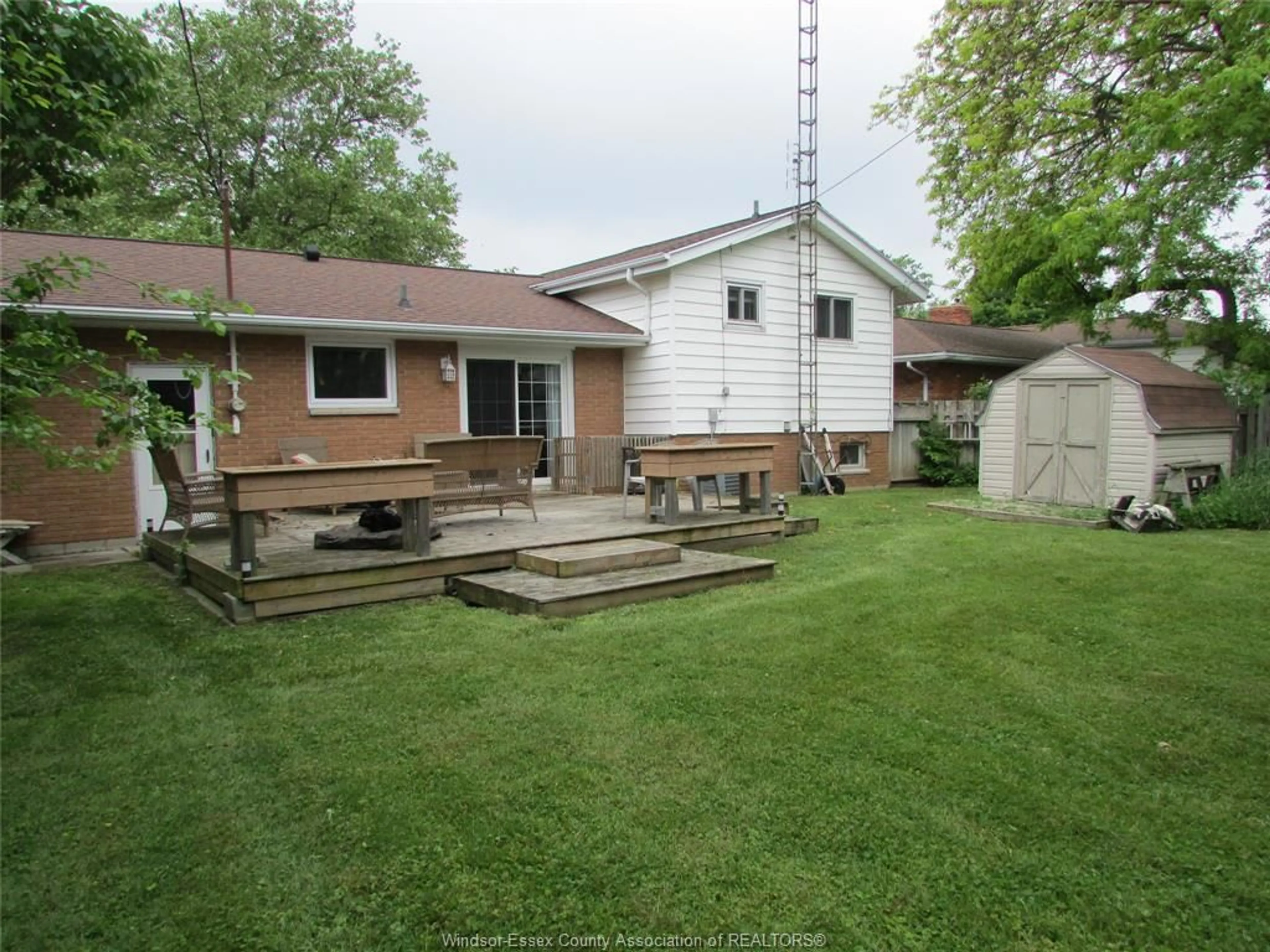 A pic from outside/outdoor area/front of a property/back of a property/a pic from drone, street for 140 Danforth Ave, Leamington Ontario N8H 2R2