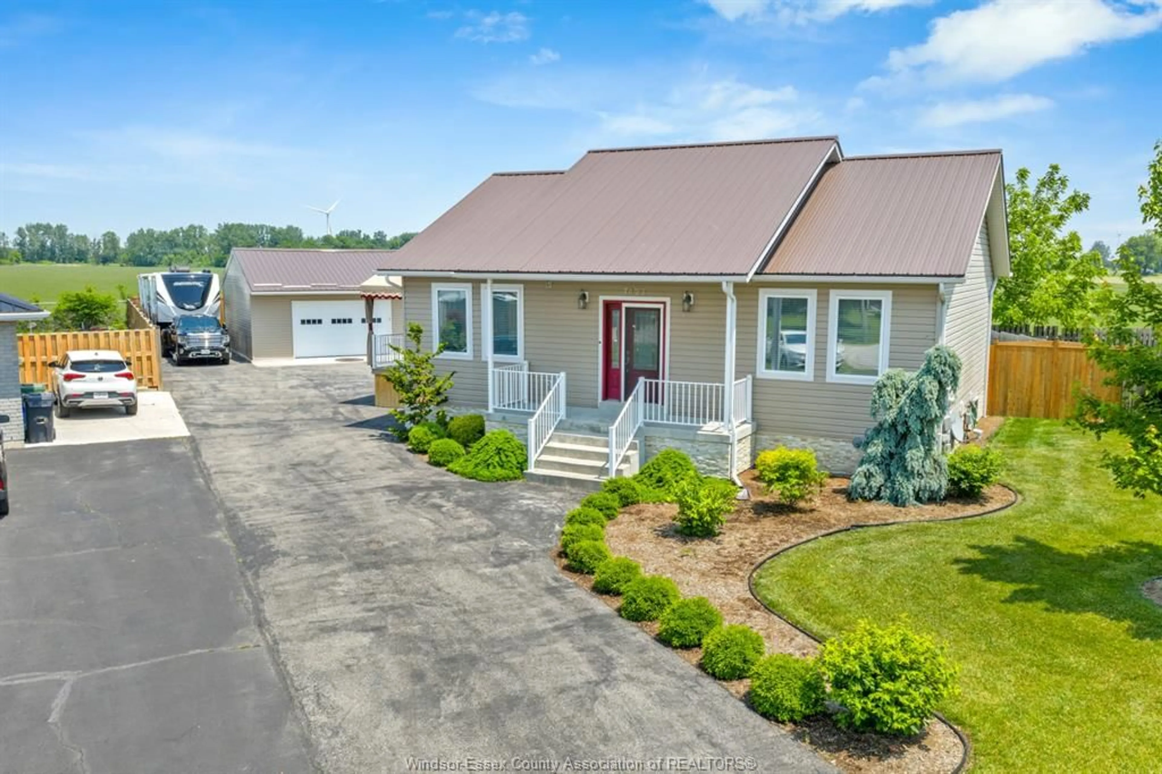 A pic from outside/outdoor area/front of a property/back of a property/a pic from drone, street for 7422 FRANK Crt, Comber Ontario N0P 1J0