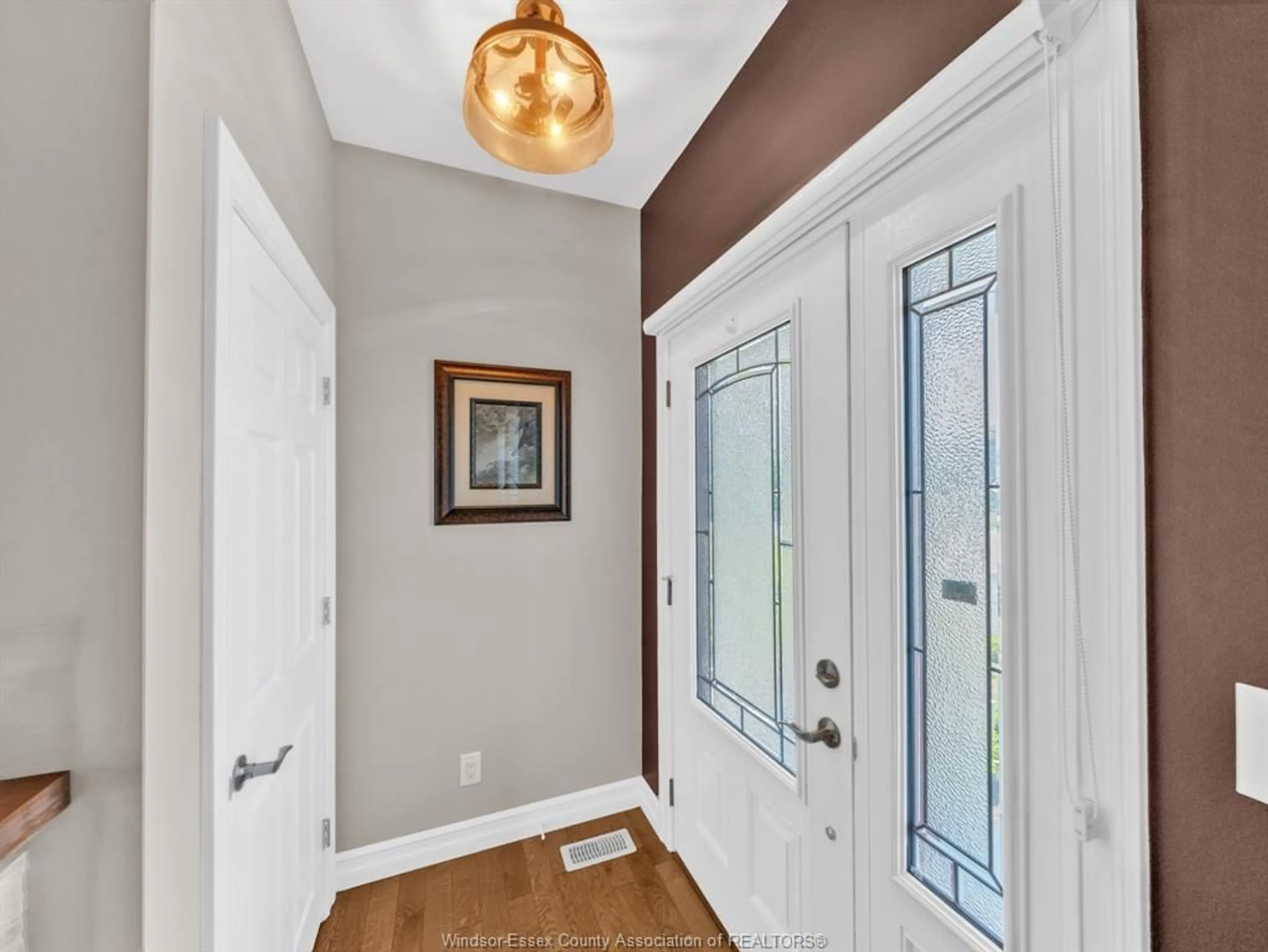 Indoor entryway for 7422 FRANK Crt, Comber Ontario N0P 1J0