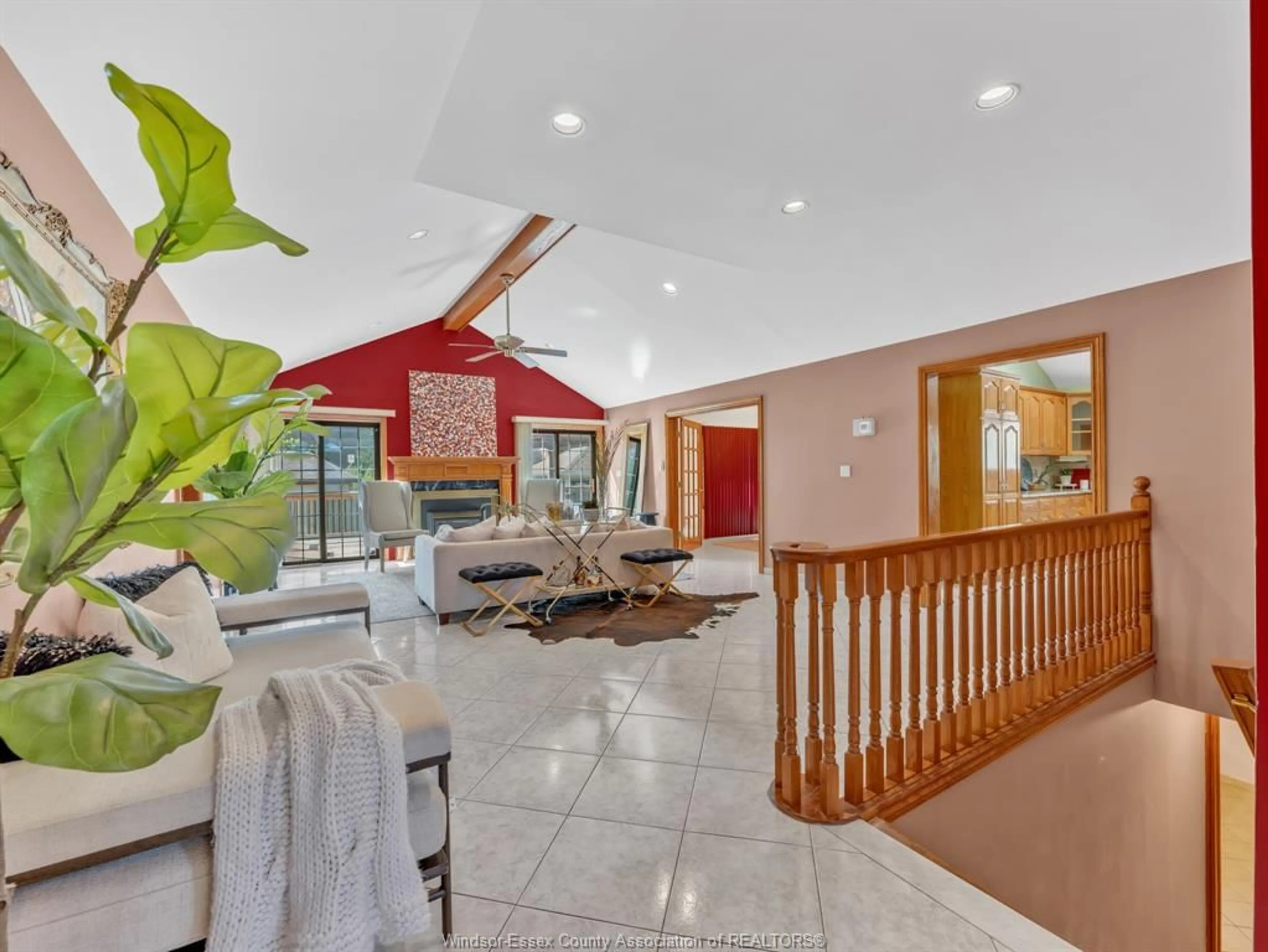 Indoor foyer for 2747 LIONEL Dr, Windsor Ontario N8X 4X5