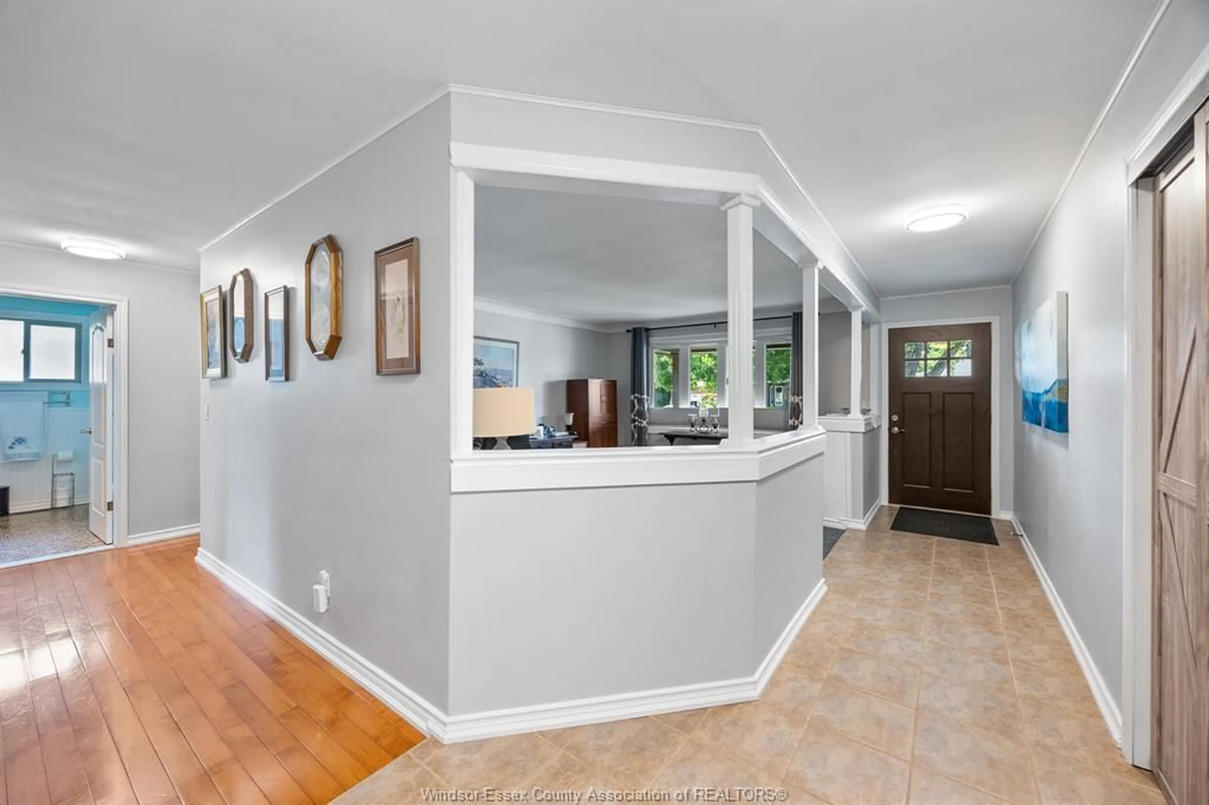 Indoor entryway for 439 BENETEAU Dr, Amherstburg Ontario N9V 3R3
