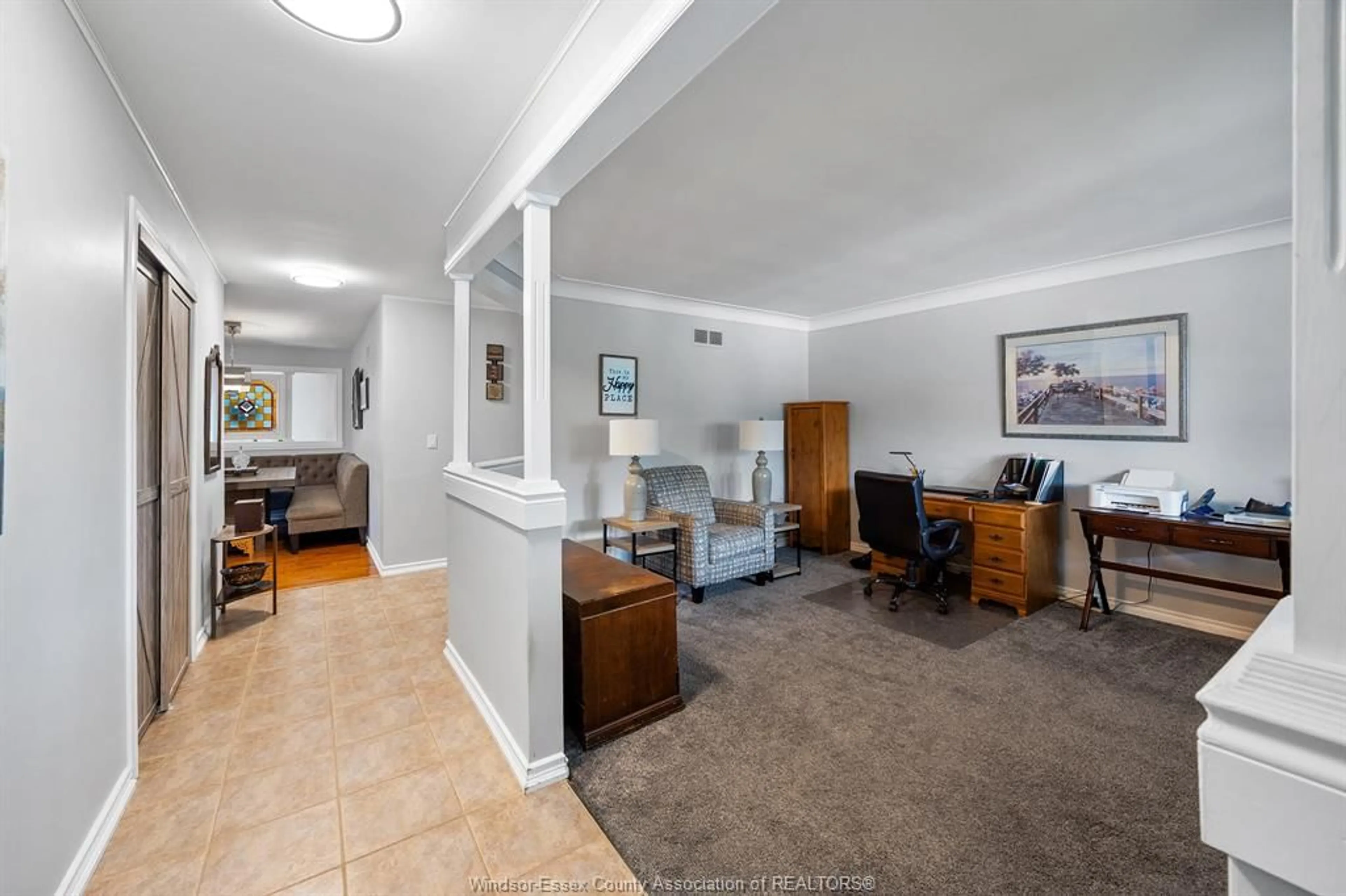 Indoor foyer for 439 BENETEAU Dr, Amherstburg Ontario N9V 3R3