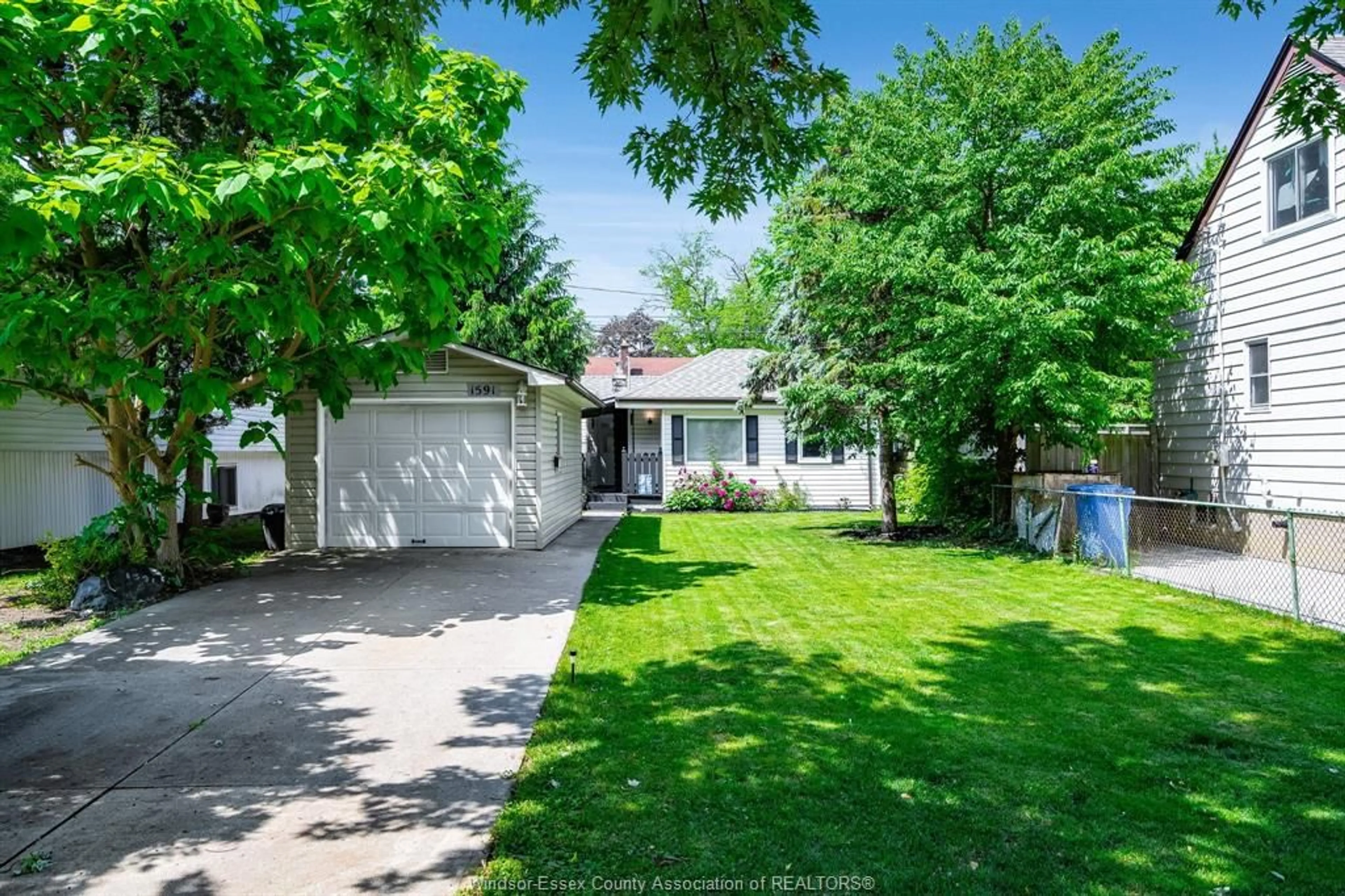 A pic from outside/outdoor area/front of a property/back of a property/a pic from drone, street for 1591 Arthur, Windsor Ontario N8Y 3Y9