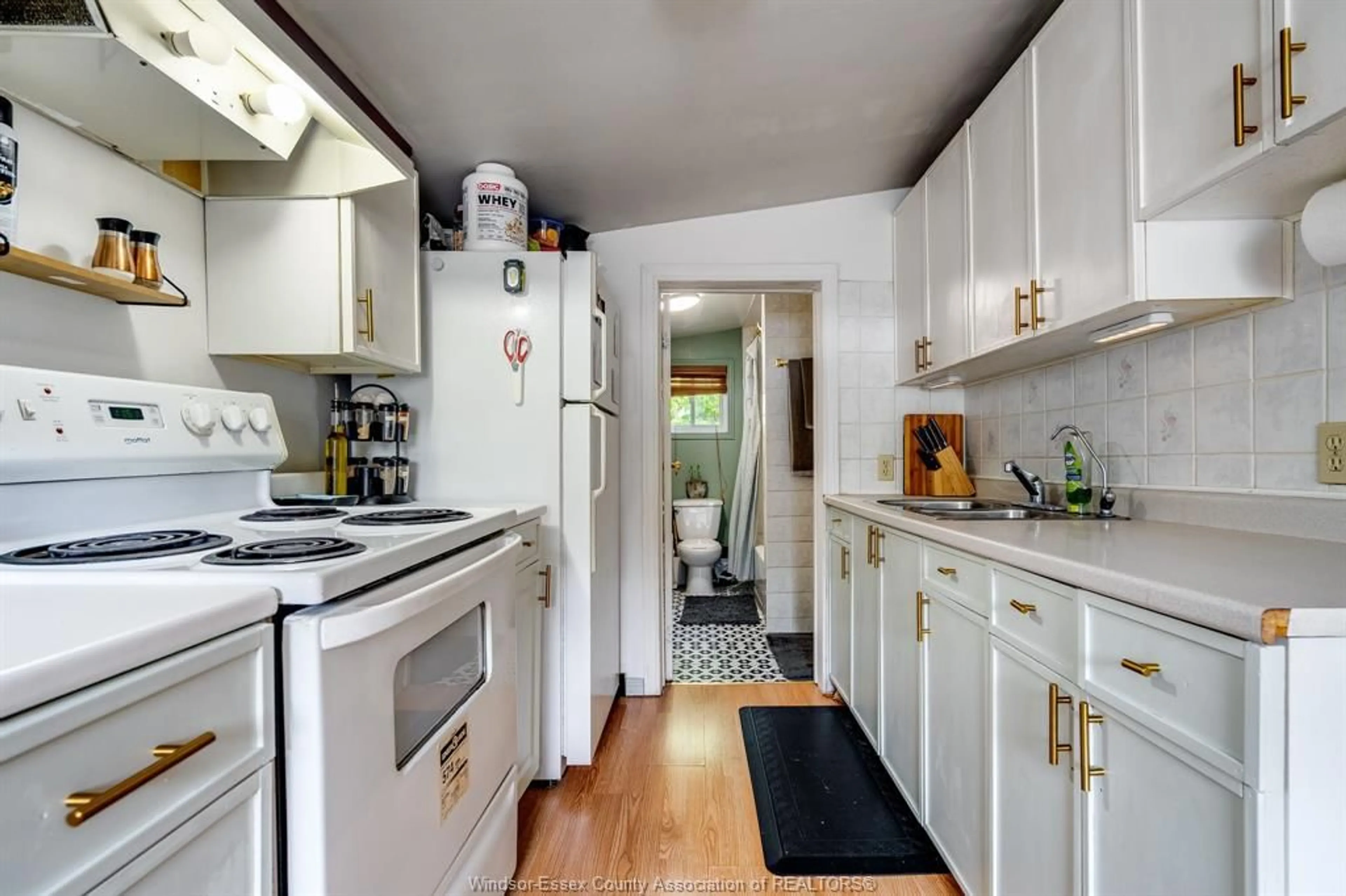 Standard kitchen, unknown for 1591 Arthur, Windsor Ontario N8Y 3Y9