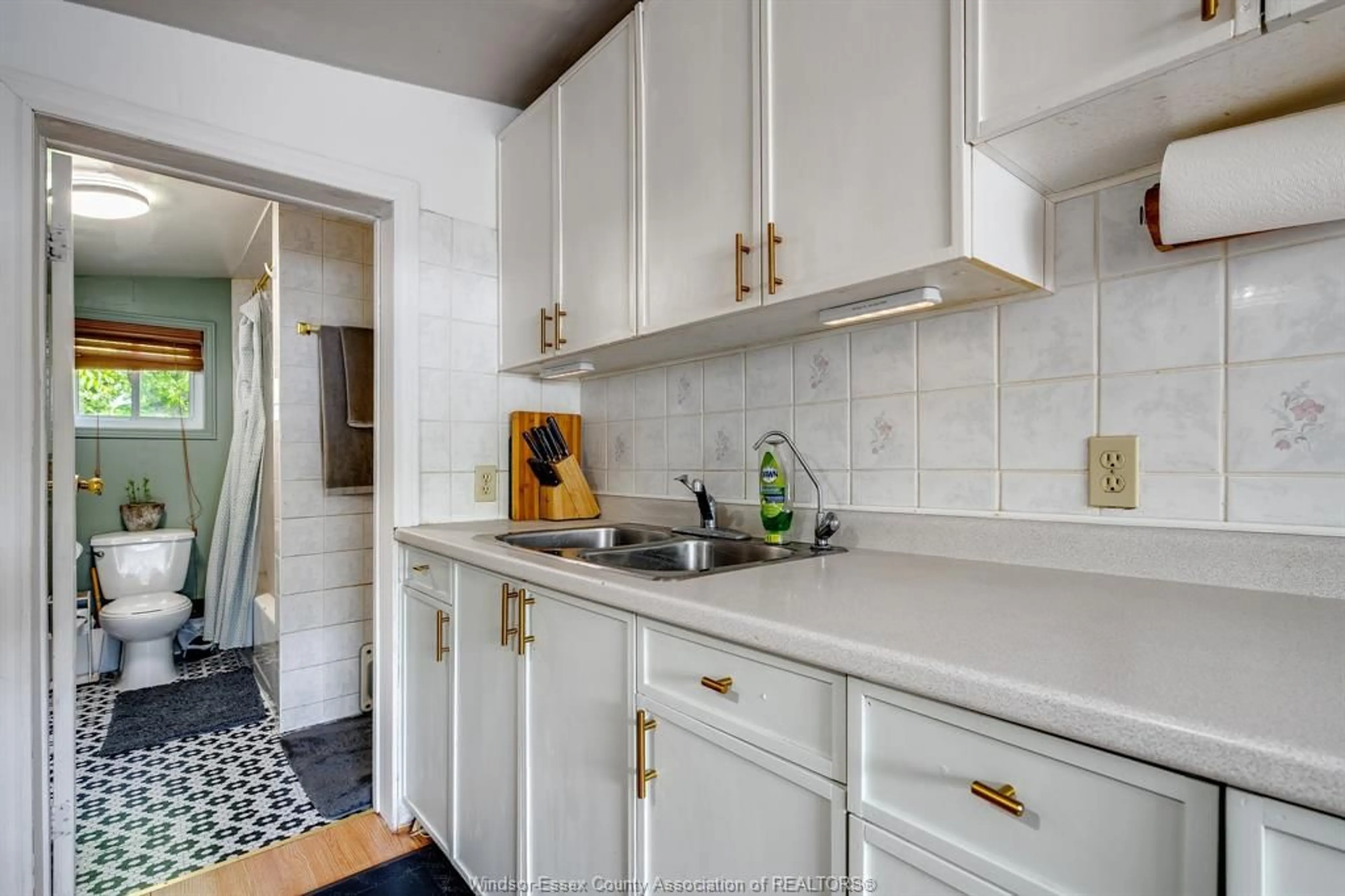 Standard kitchen, ceramic/tile floor for 1591 Arthur, Windsor Ontario N8Y 3Y9