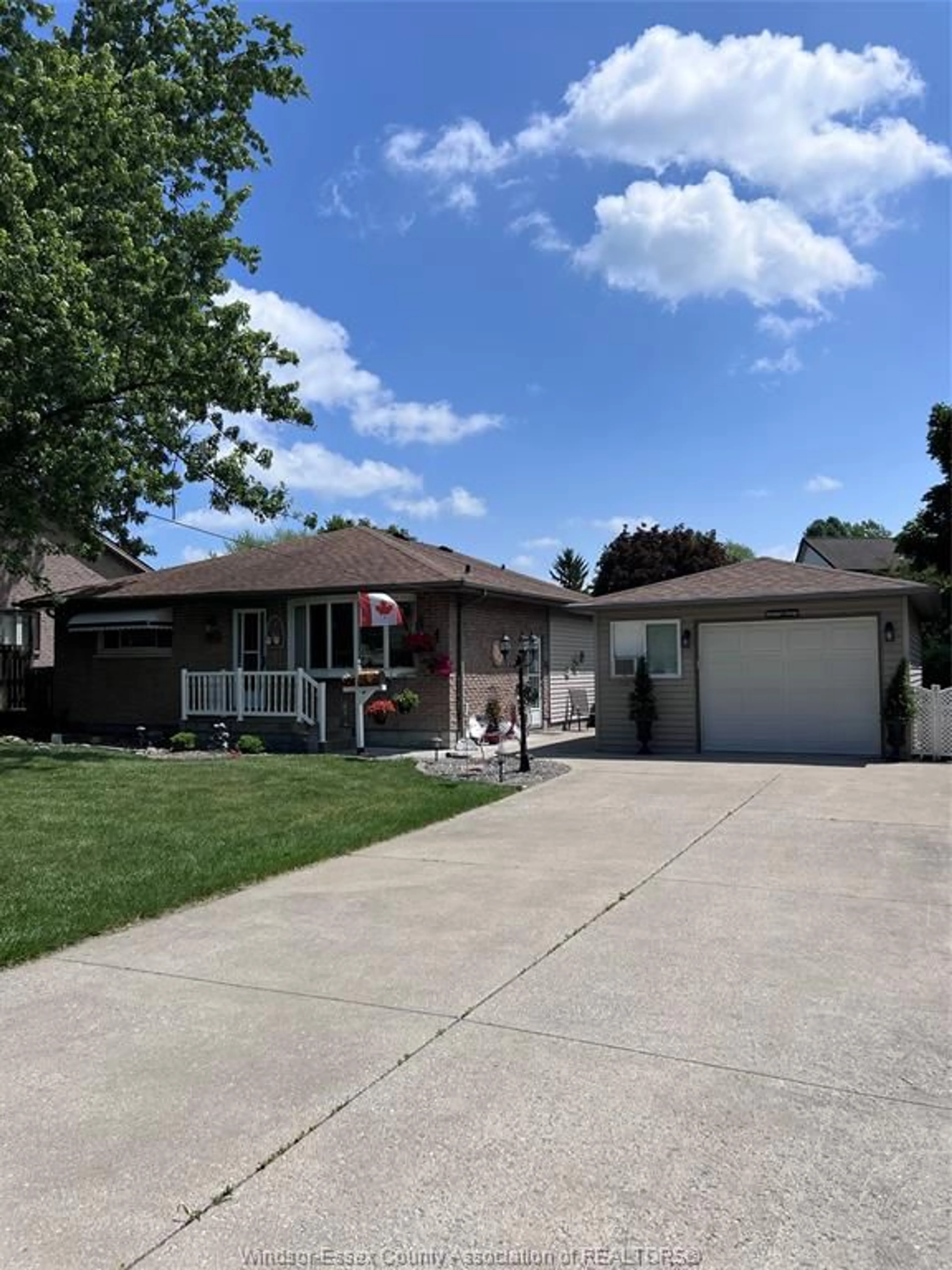 Home with vinyl exterior material, street for 318 LACASSE Blvd, Tecumseh Ontario N8N 2B8
