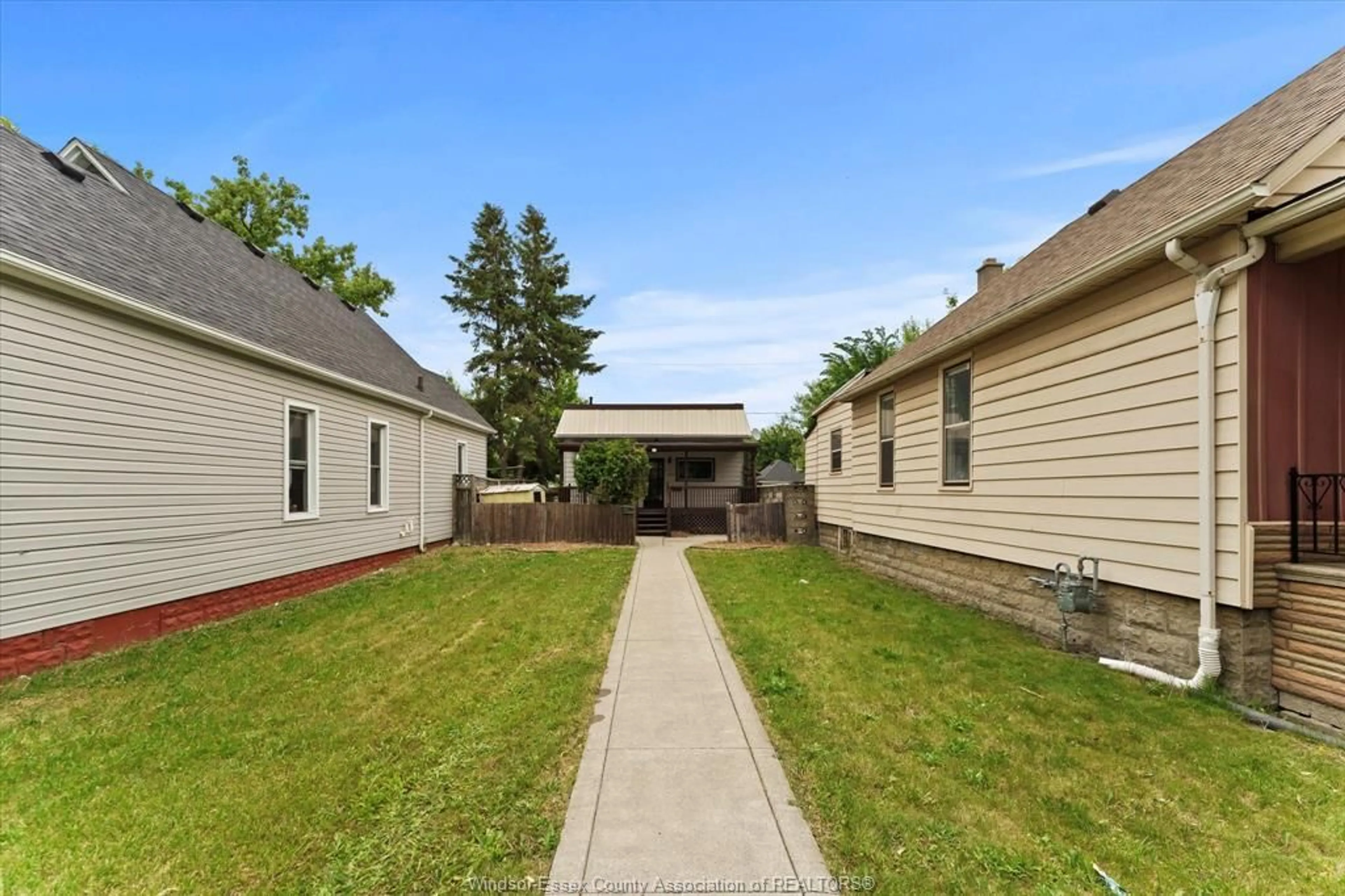 A pic from outside/outdoor area/front of a property/back of a property/a pic from drone, street for 434 Pierre, Windsor Ontario N9A 2K2