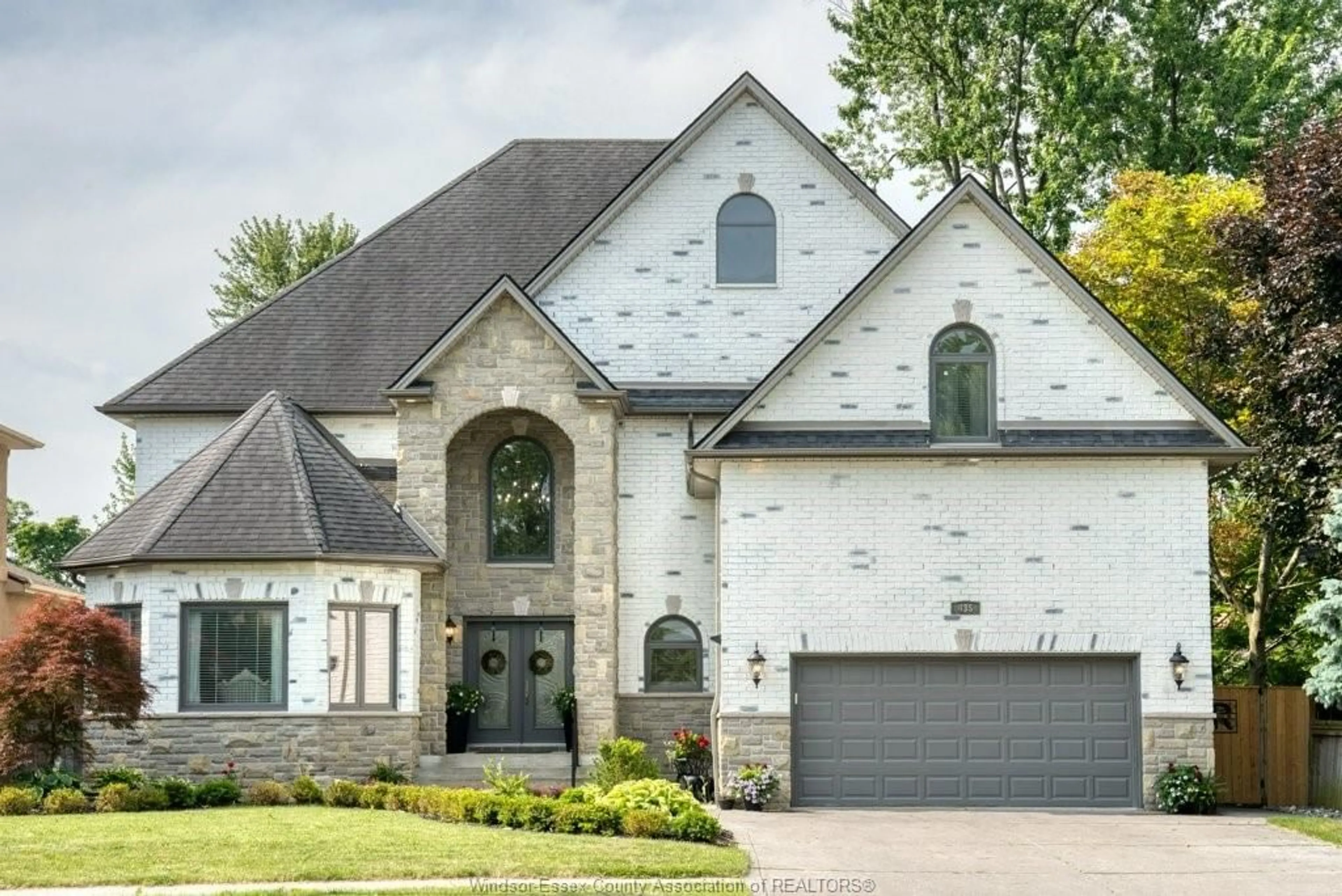 Home with brick exterior material, street for 435 COUNTRY CLUB, Windsor Ontario N9G 3G9