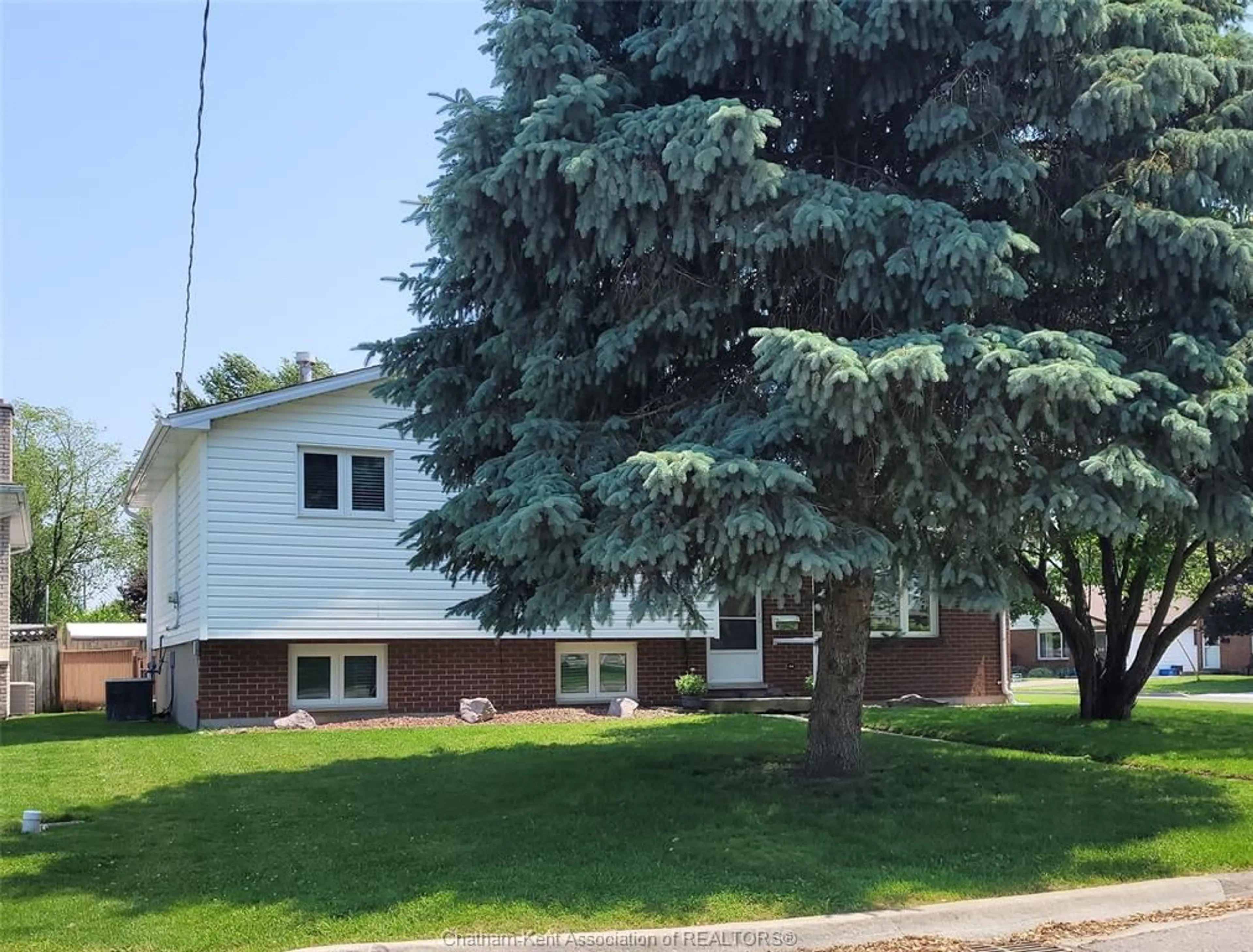 Home with vinyl exterior material, street for 4 Cairns Cres, Wallaceburg Ontario N8A 4Y6