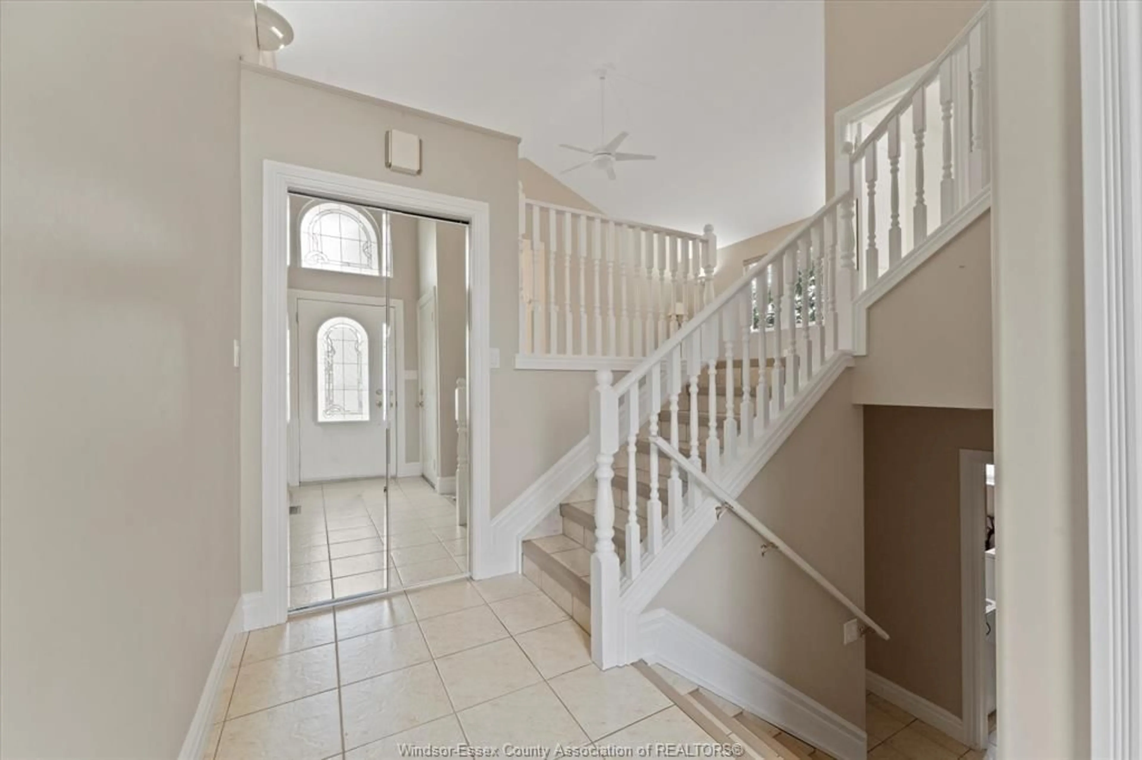 Indoor foyer for 3535 TURNER, Windsor Ontario N8W 3G7