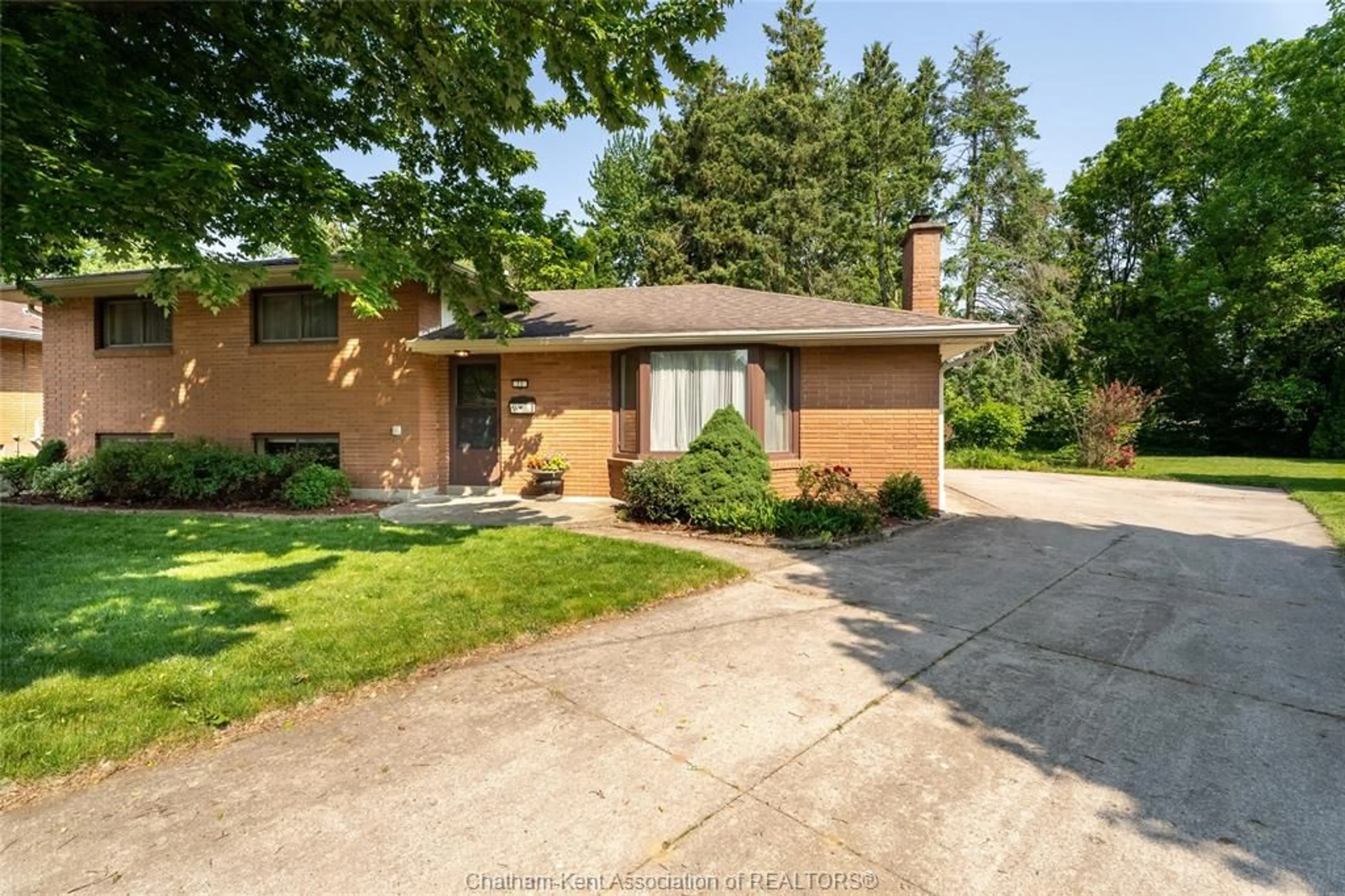 Home with brick exterior material, street for 71 ARDLEIGH Dr, Chatham Ontario N7L 2P5