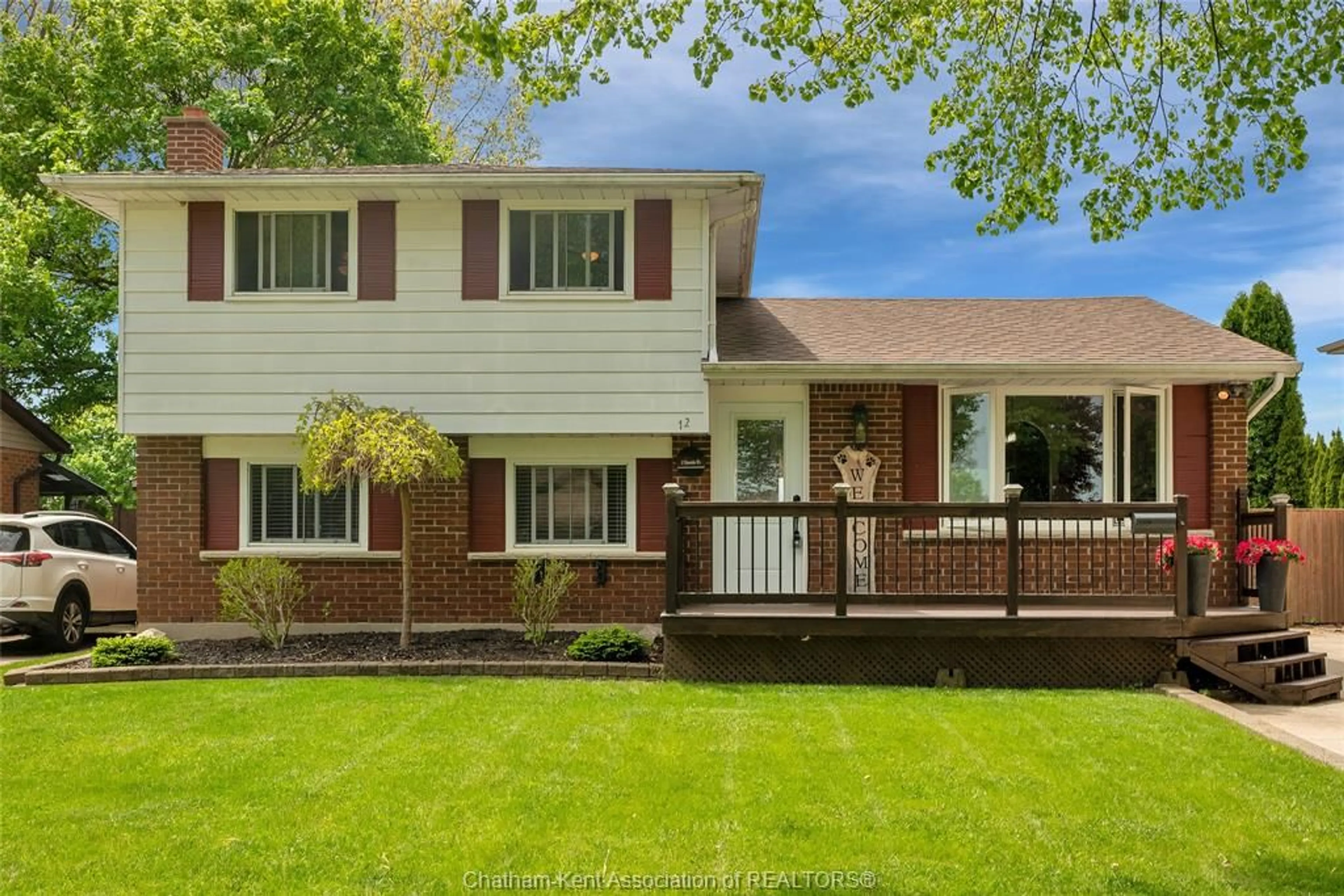 Home with vinyl exterior material, street for 12 DONALDA Dr, Chatham Ontario N7L 4J5