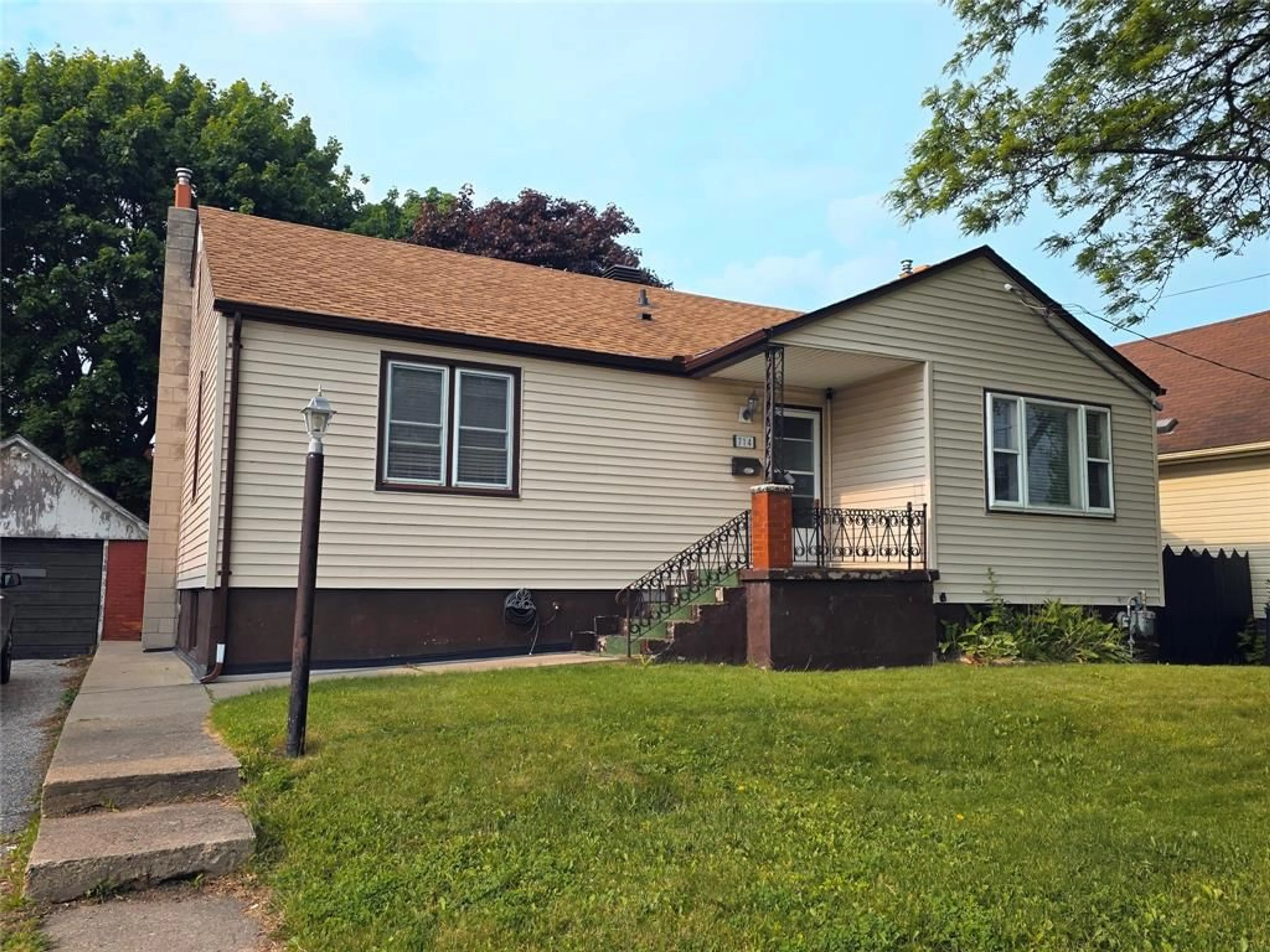 Home with vinyl exterior material, street for 714 CAMPBELL St, Sarnia Ontario N7T 2J4