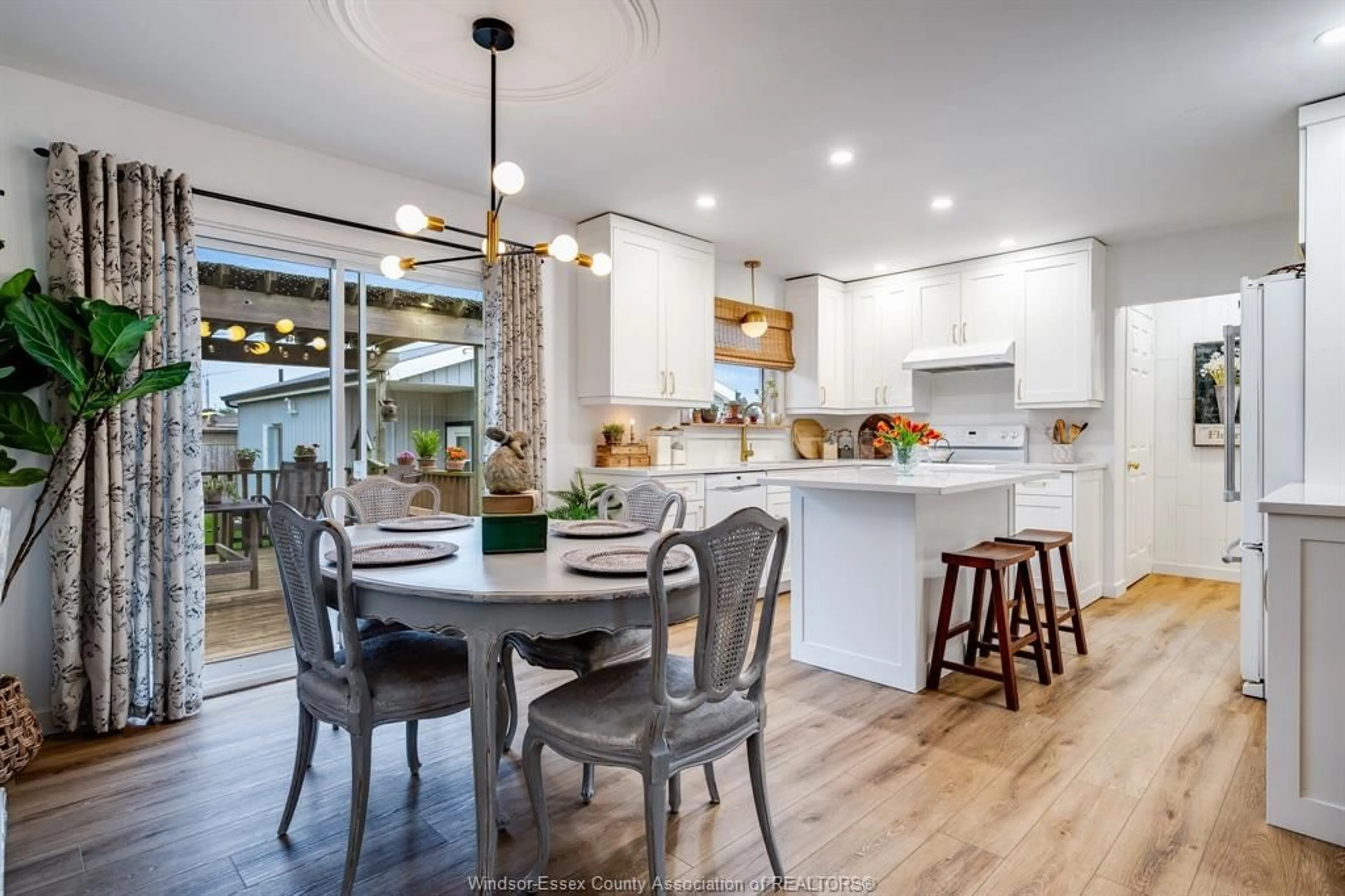 Open concept kitchen, unknown for 40 Nicholas St, Leamington Ontario N8H 3R9