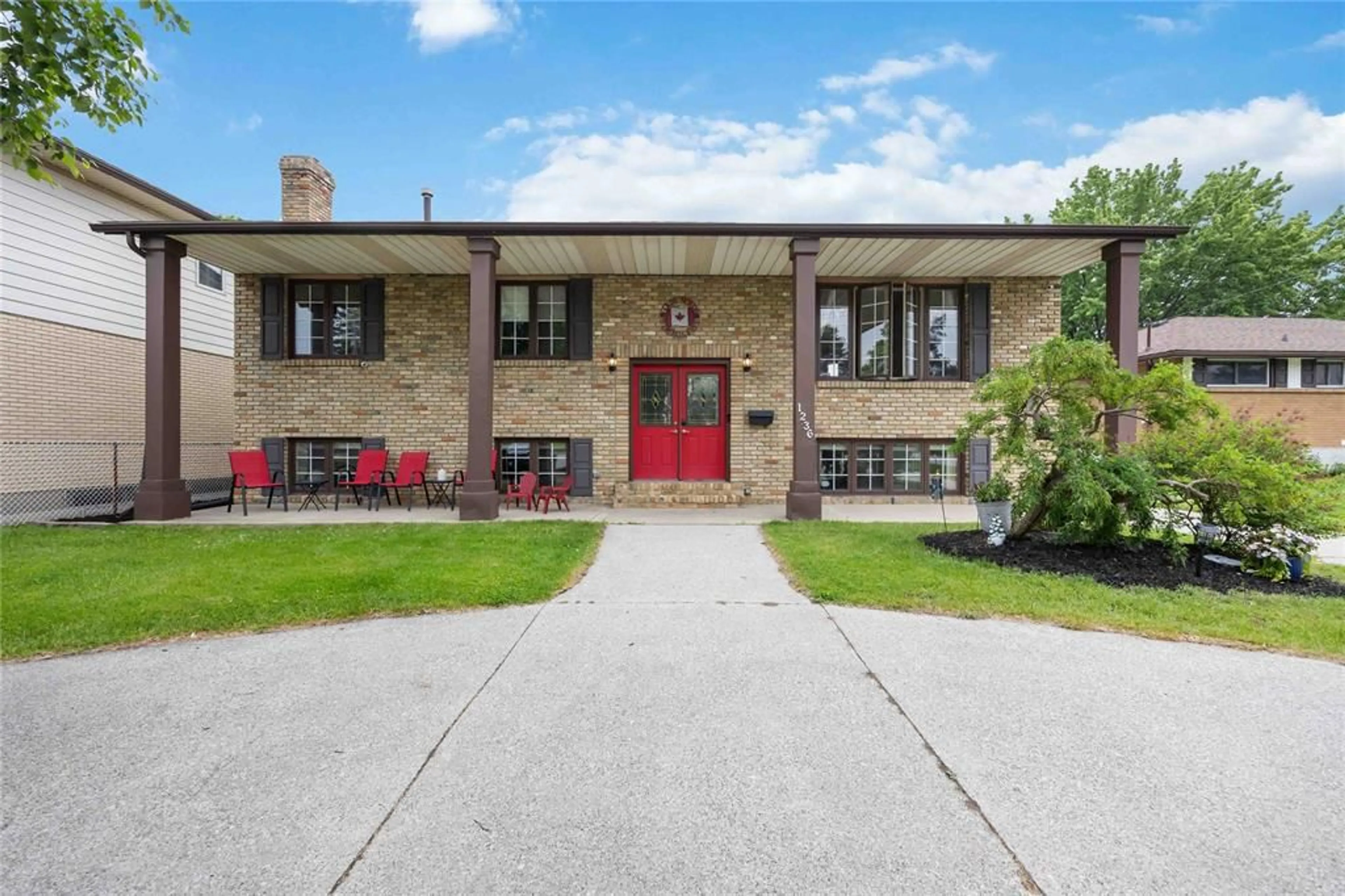 Home with brick exterior material, street for 1236 MICHIGAN Ave, Sarnia Ontario N7S 3Y2