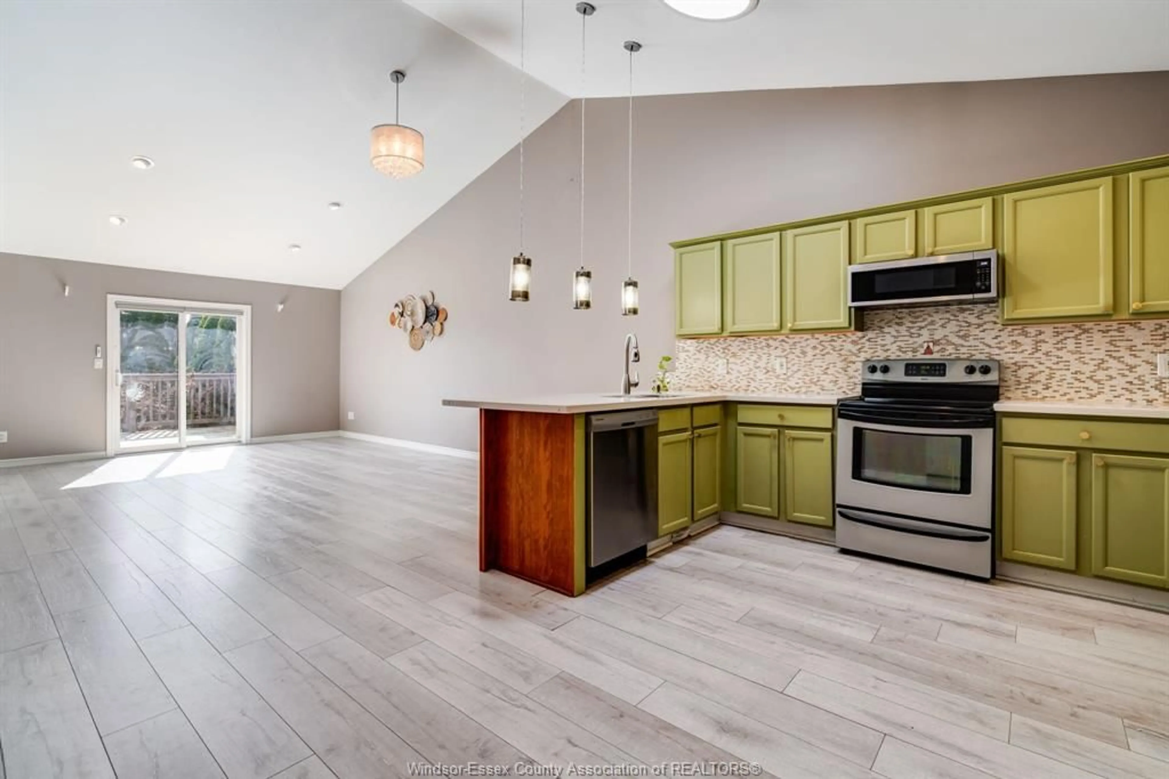 Open concept kitchen, ceramic/tile floor for 162 Antonio, Leamington Ontario N8H 5P5