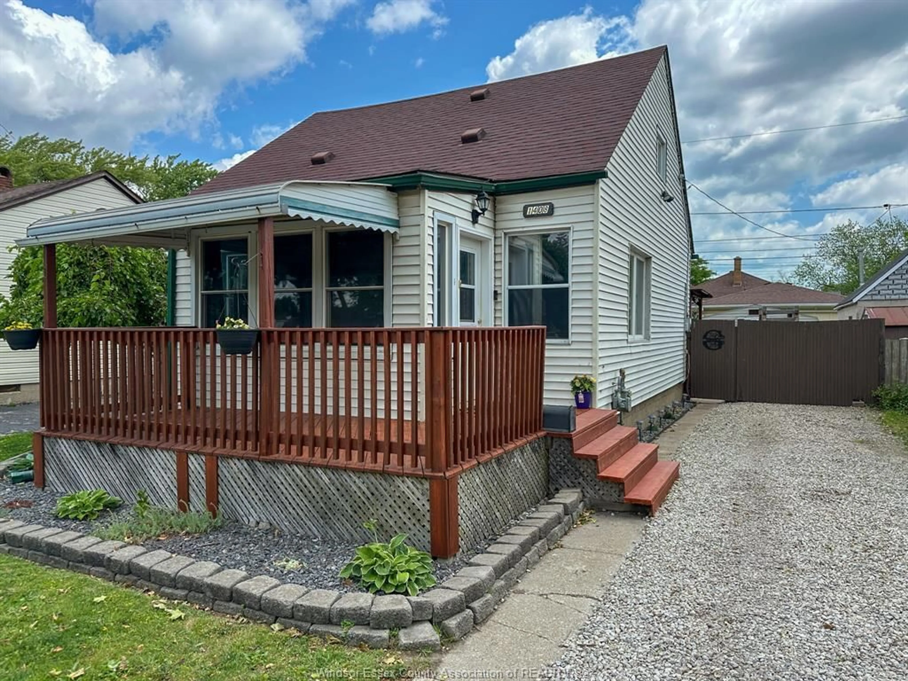 A pic from outside/outdoor area/front of a property/back of a property/a pic from drone, street for 1408 LABADIE, Windsor Ontario N8Y 4H1