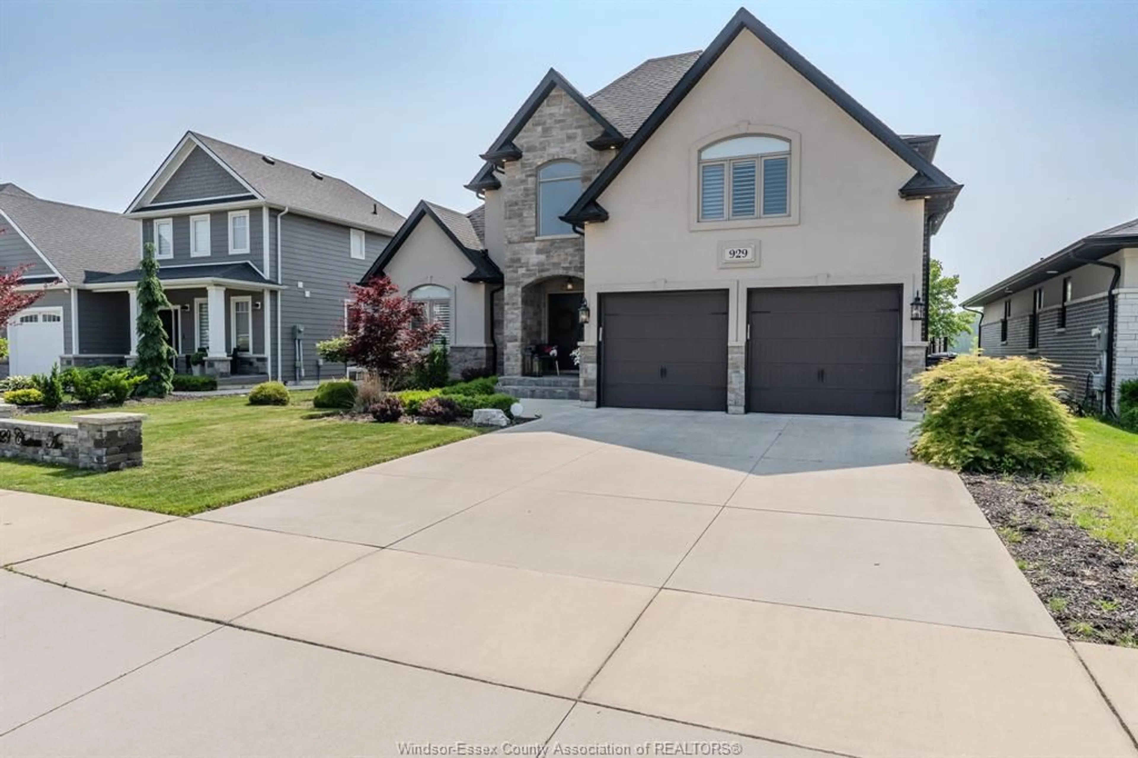 Unknown for 929 CHATEAU, Windsor Ontario N8P 1J7