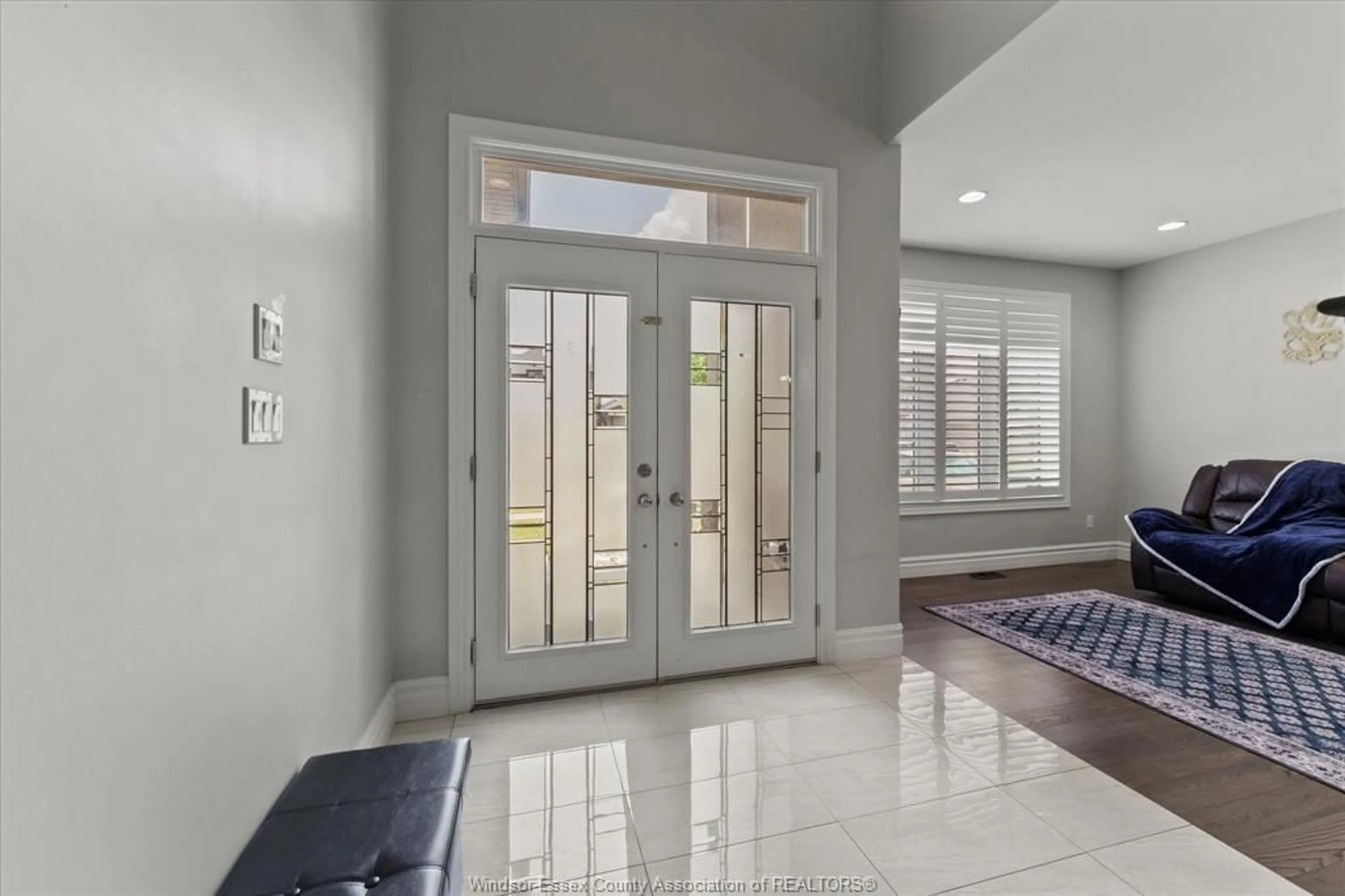 Indoor entryway for 1413 HELSINKI Crt, Windsor Ontario N9G 0B4
