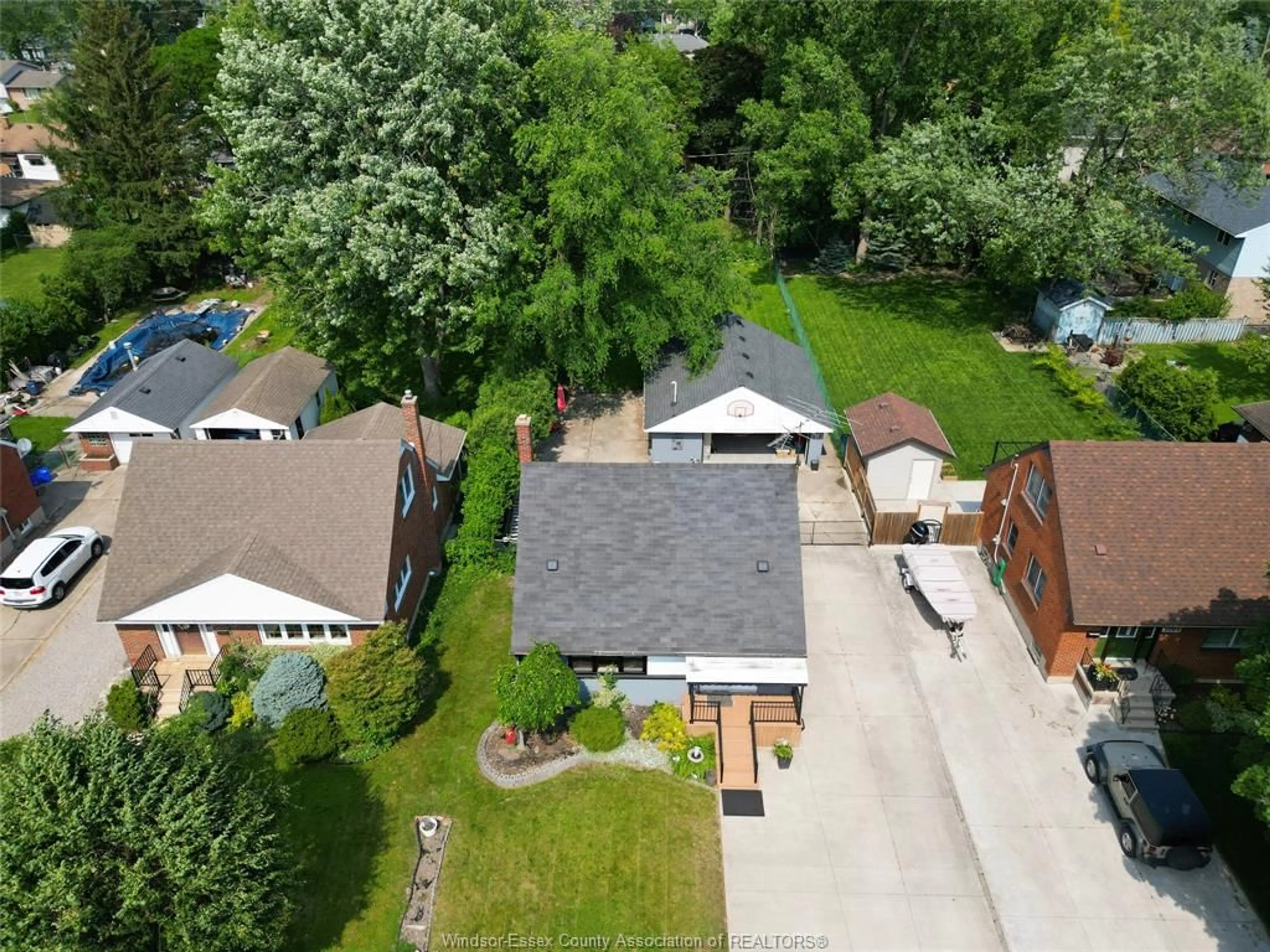 A pic from outside/outdoor area/front of a property/back of a property/a pic from drone, street for 1080 PARKVIEW, Windsor Ontario N8S 2X7