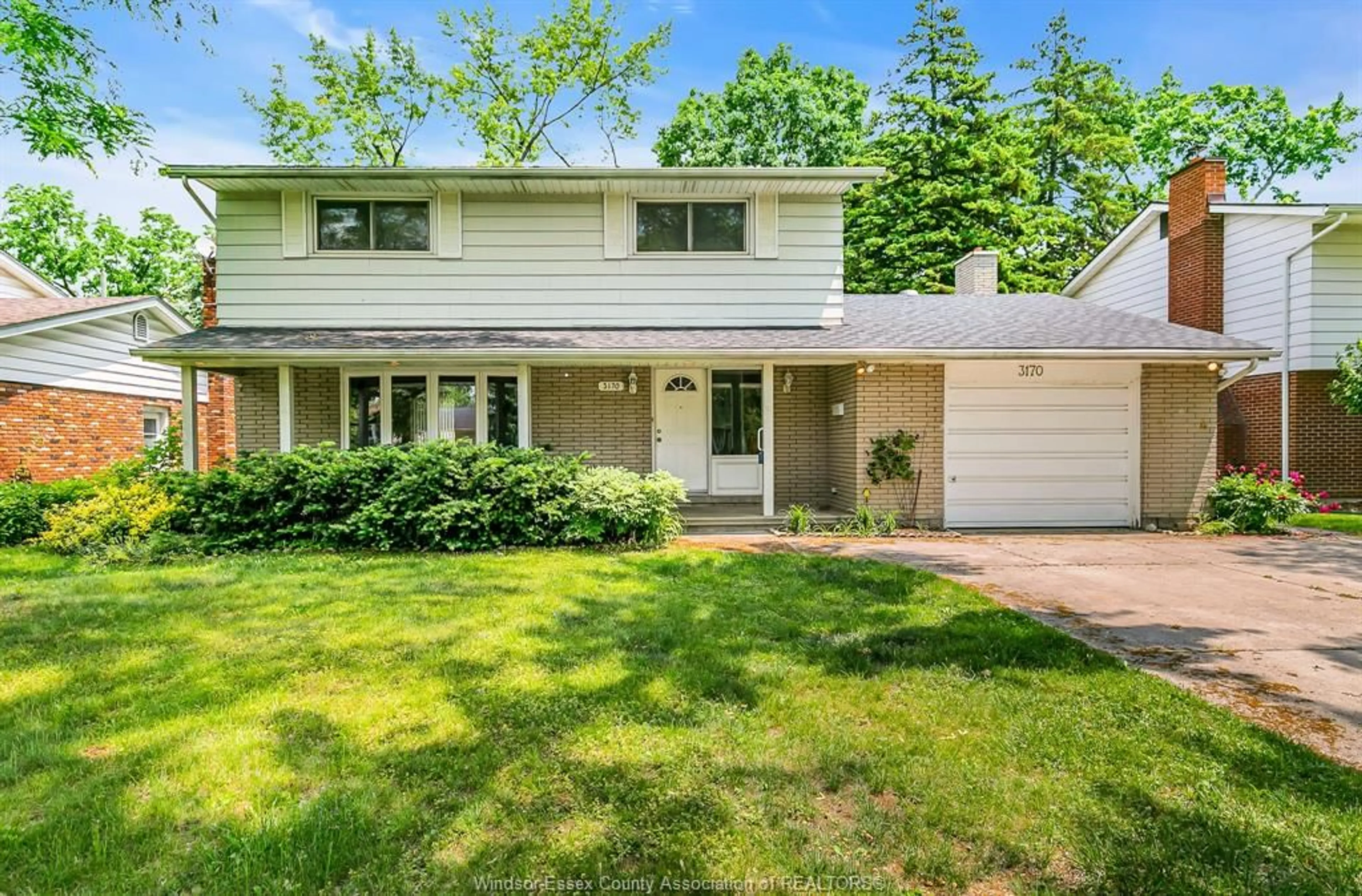 Home with vinyl exterior material, street for 3170 MASSEY, Windsor Ontario N8P 0E9