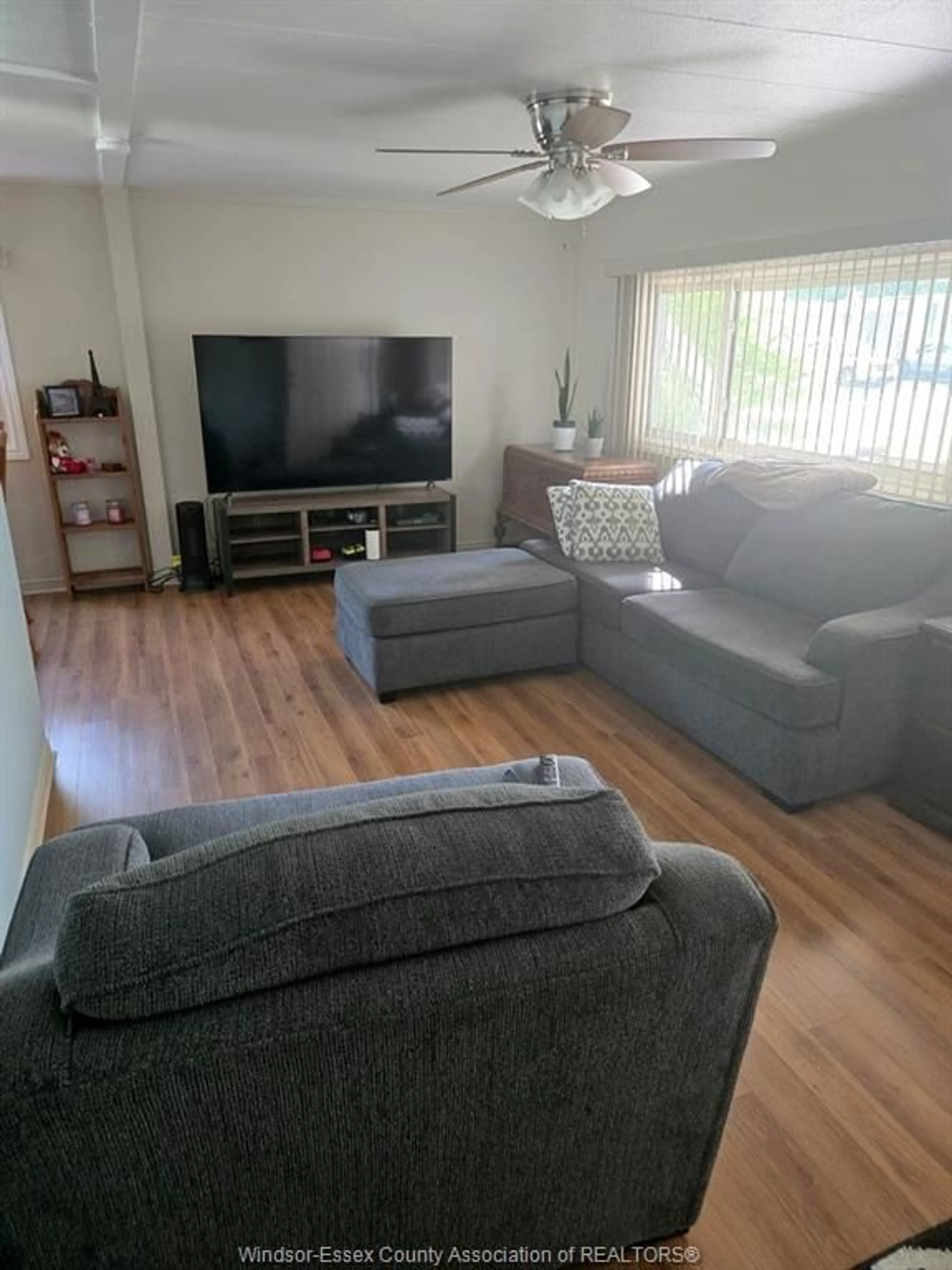 Living room with furniture, unknown for 125 STEVEN Crt, Essex Ontario N8M 2A2