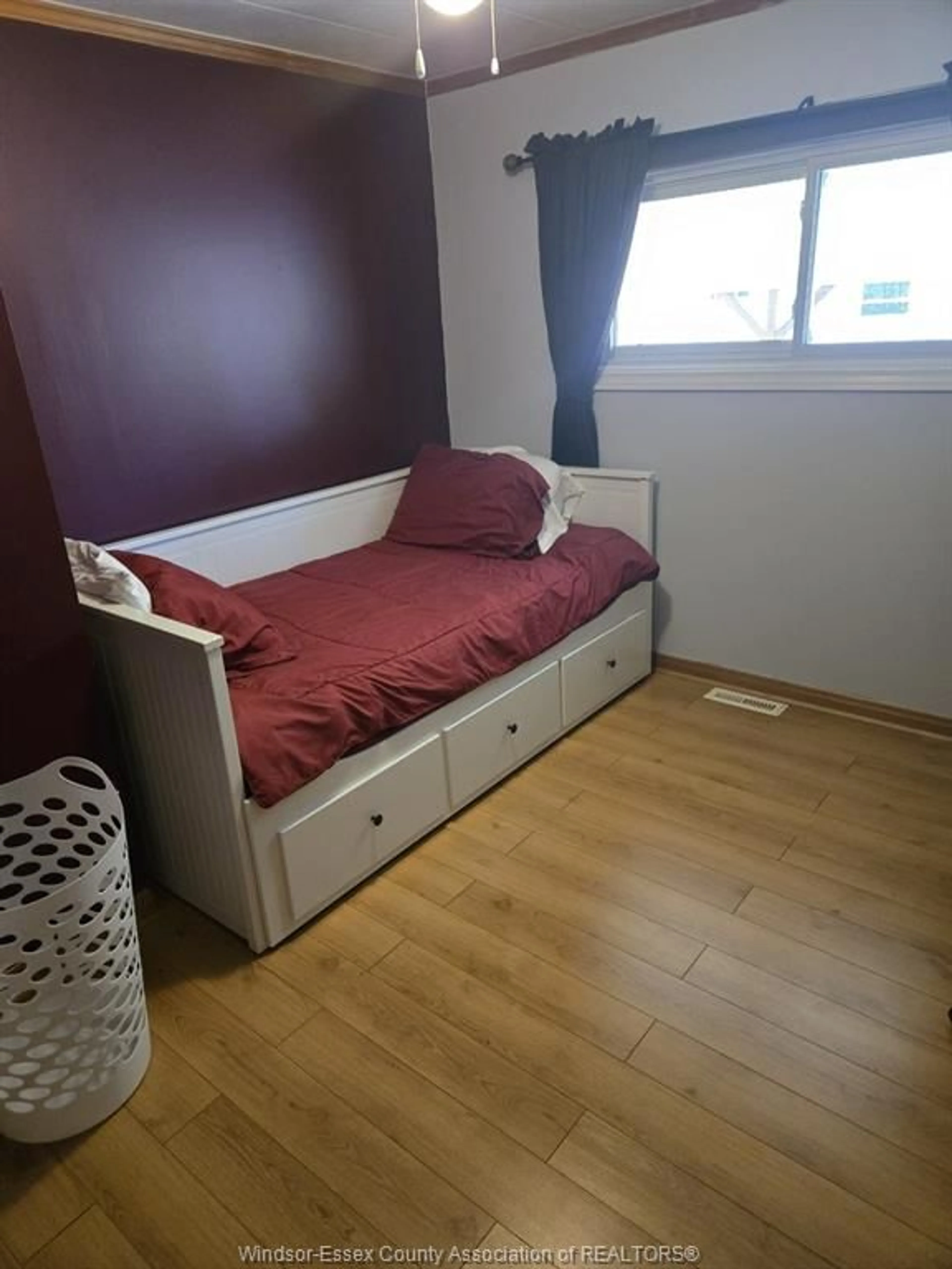 Bedroom with bed, wood/laminate floor for 125 STEVEN Crt, Essex Ontario N8M 2A2