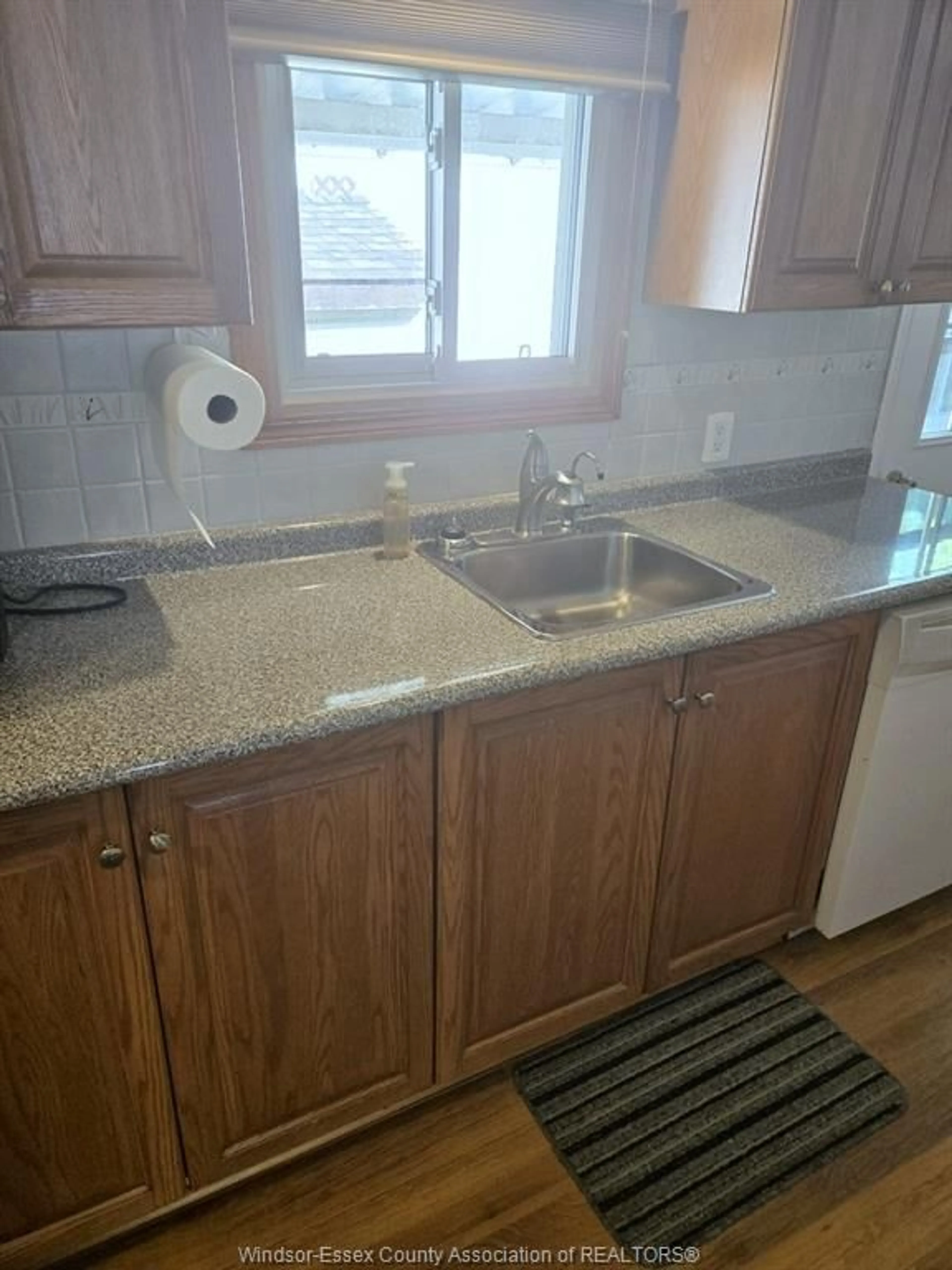 Standard kitchen, unknown for 125 STEVEN Crt, Essex Ontario N8M 2A2