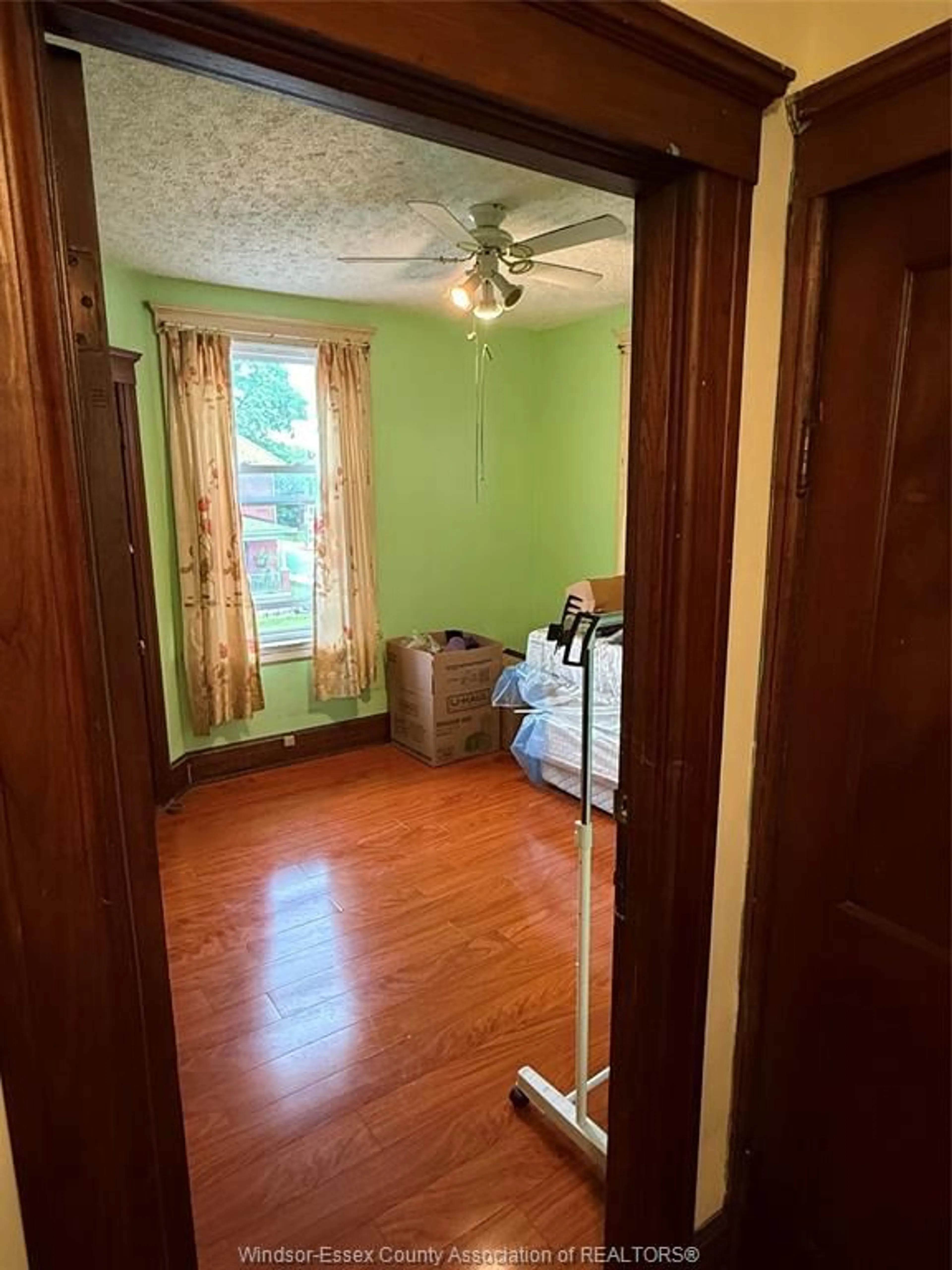 A pic of a room for 914 DOUGALL Ave, Windsor Ontario N9A 4R1