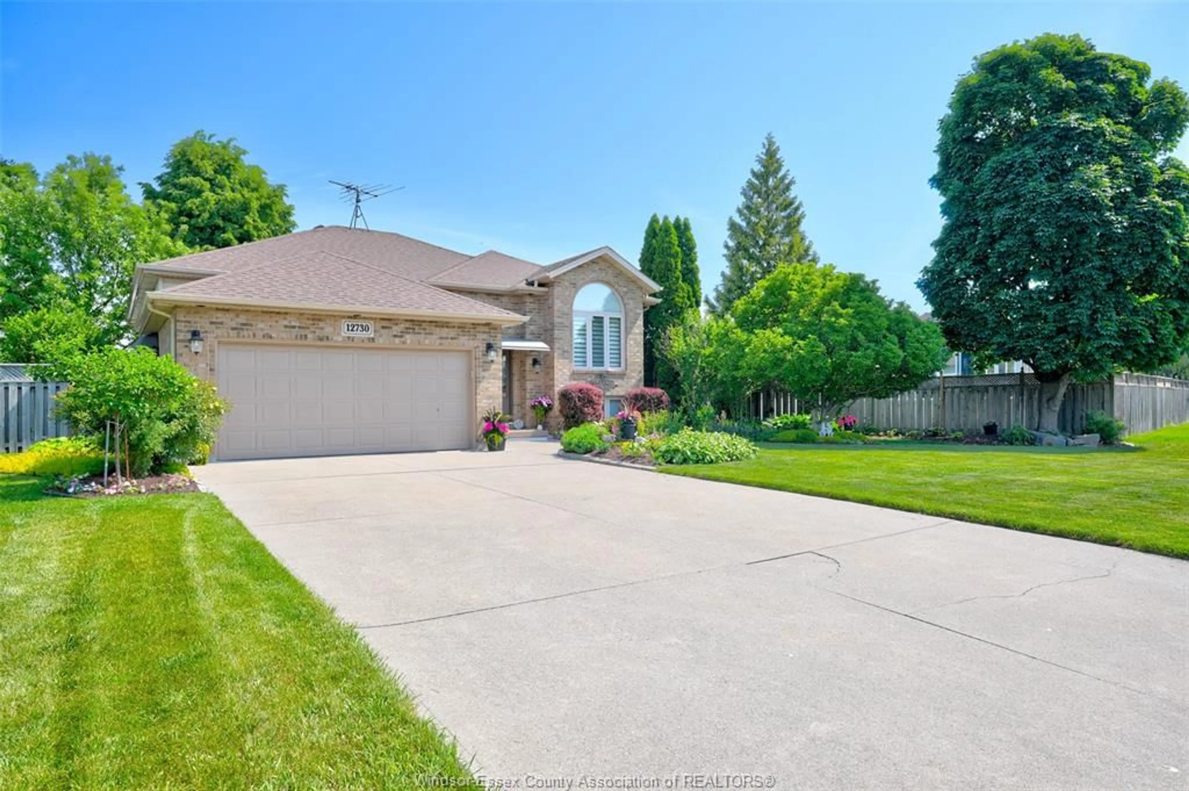 A pic from outside/outdoor area/front of a property/back of a property/a pic from drone, street for 12730 NORTHFIELD Way, Tecumseh Ontario N8N 4W8