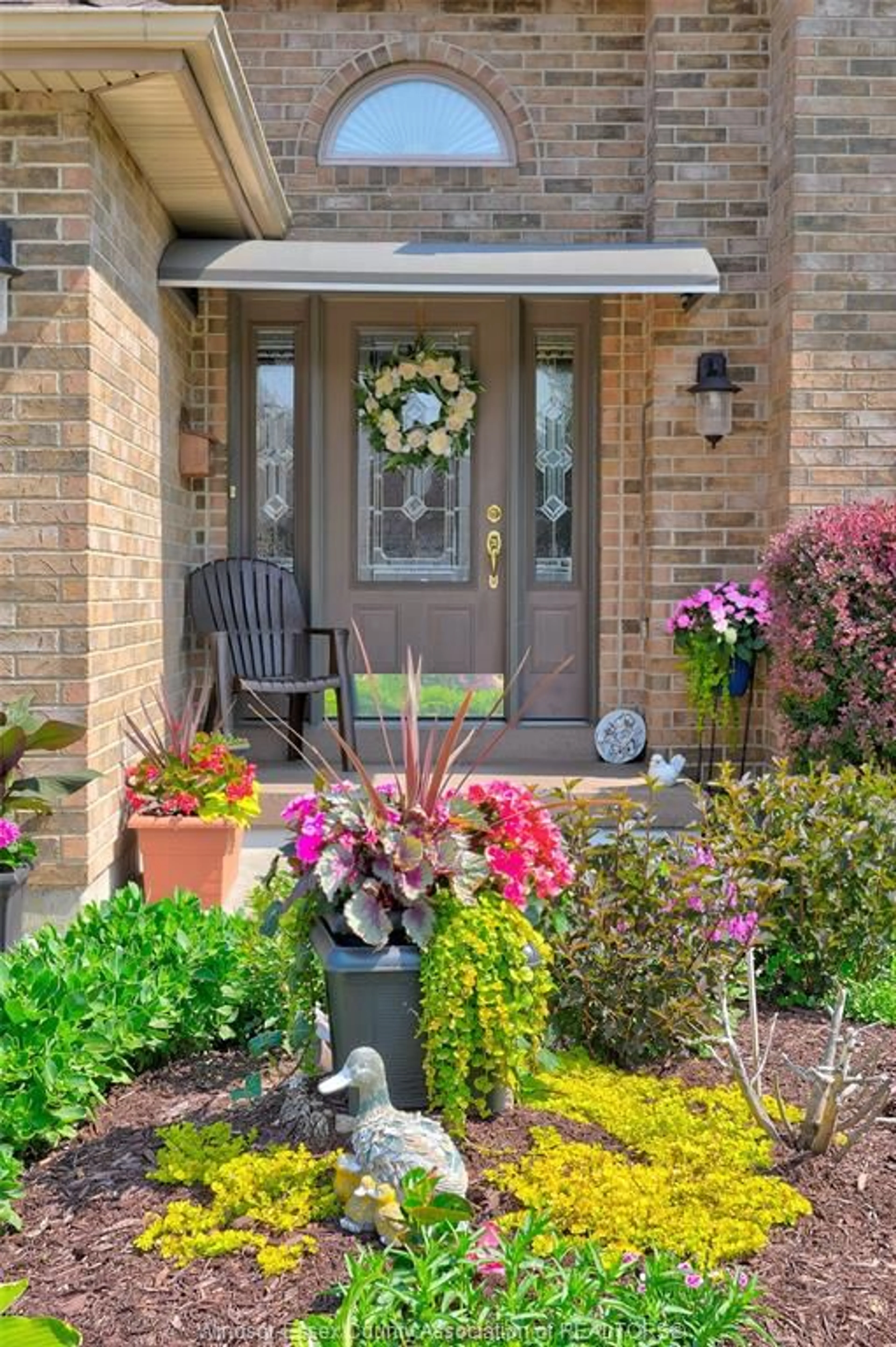 Indoor entryway for 12730 NORTHFIELD Way, Tecumseh Ontario N8N 4W8