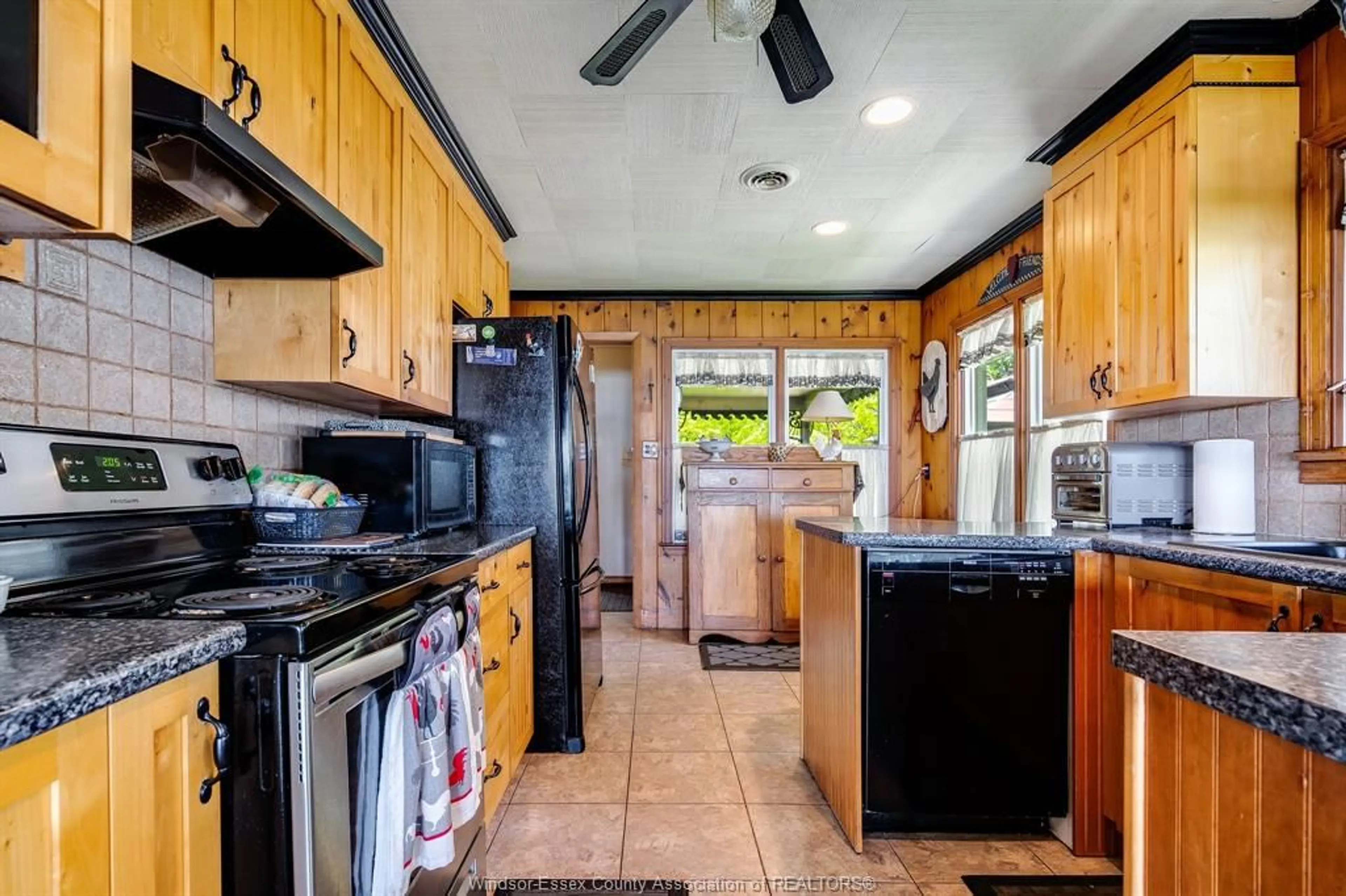 Standard kitchen, ceramic/tile floor for 959-961 Waters Beach Dr, Colchester Ontario N0R 1G0