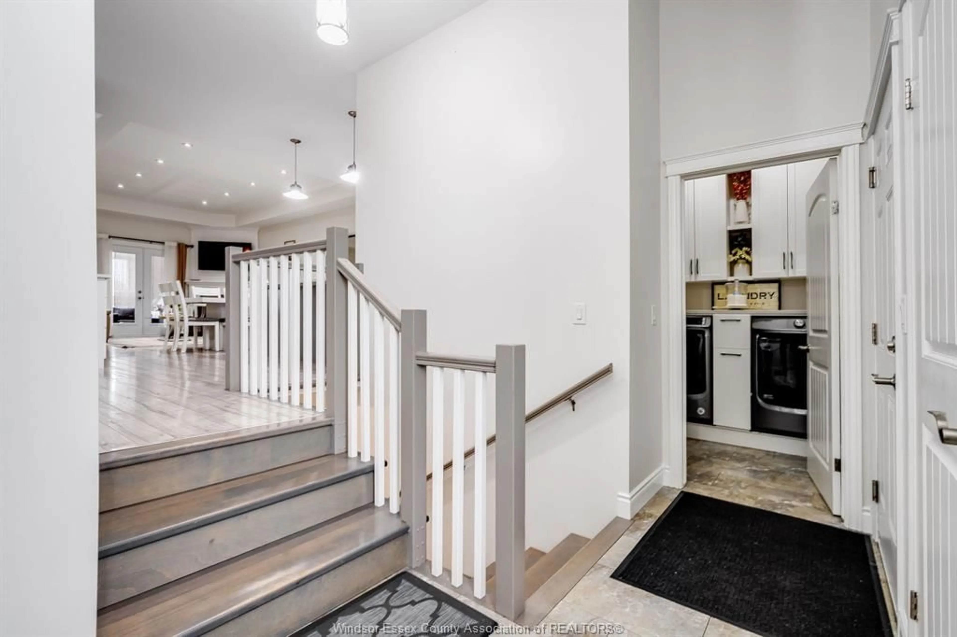 Indoor foyer for 11 Babkirk Lane, Leamington Ontario N8H 0A1